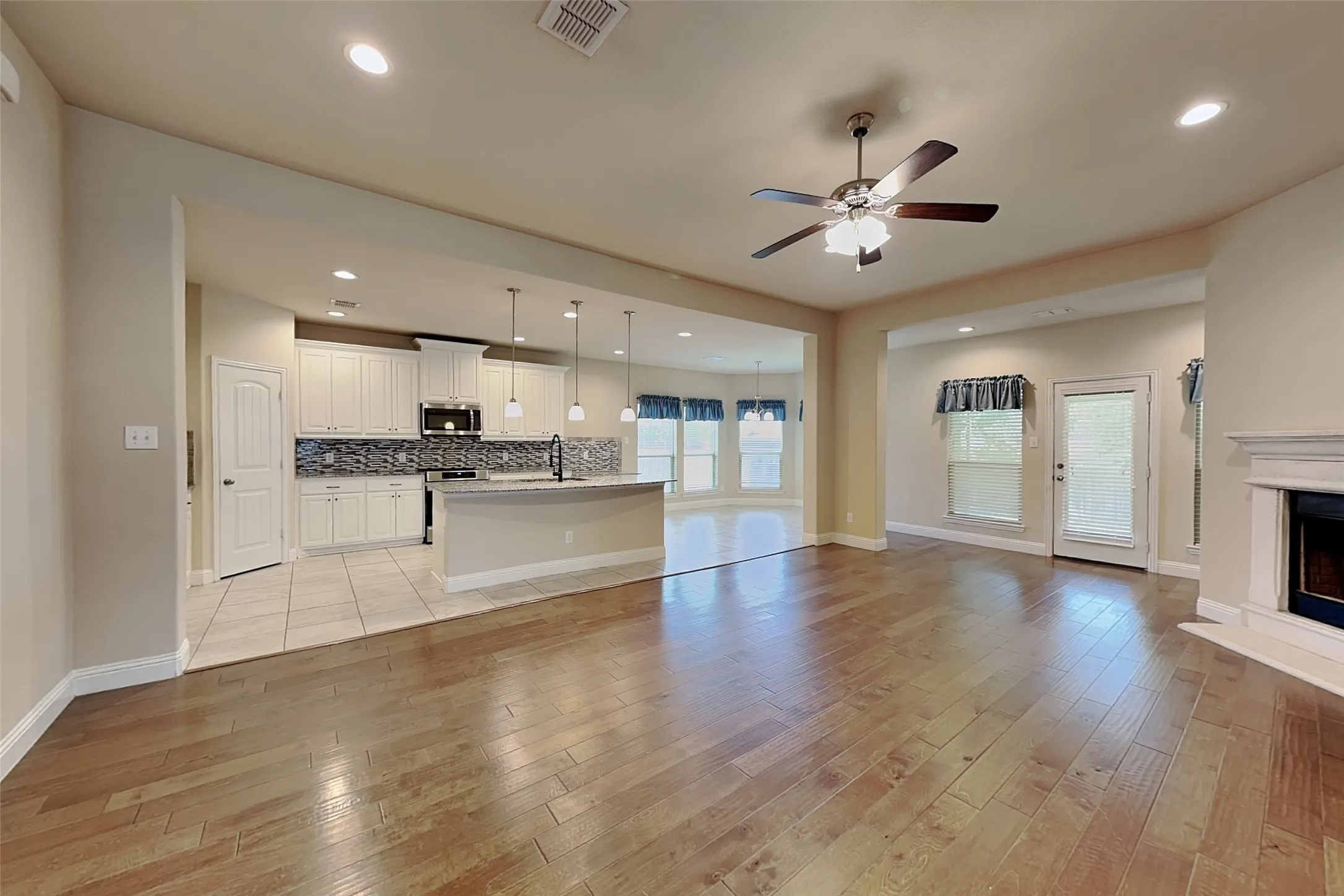 Single Family Residence For Rent in Tarrant County , 7417 Rose Crest Boulevard, Forest Hill, Texas 76140, 3 Bedroom, 2 Bathroom, 2 Garage spaces, 2,339 Sqft, built in 2018, mls#21373050, Real Estate Agent in Forest Hill, Homes For Rent in Tarrant county, Homes For Rent in Forest Hill, Realtor in Forest Hill Texas, Real Estate Brokerage Independent Realty Texas, Luminita Cordes Realtor