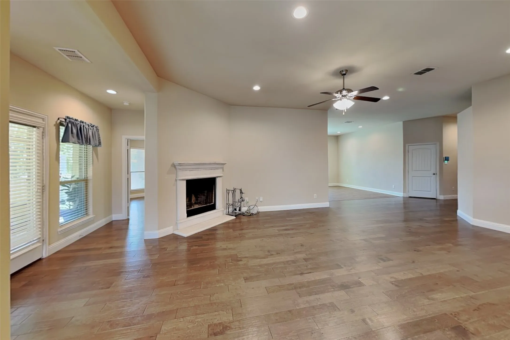 Single Family Residence For Rent in Tarrant County , 7417 Rose Crest Boulevard, Forest Hill, Texas 76140, 3 Bedroom, 2 Bathroom, 2 Garage spaces, 2,339 Sqft, built in 2018, mls#21373050, Real Estate Agent in Forest Hill, Homes For Rent in Tarrant county, Homes For Rent in Forest Hill, Realtor in Forest Hill Texas, Real Estate Brokerage Independent Realty Texas, Luminita Cordes Realtor