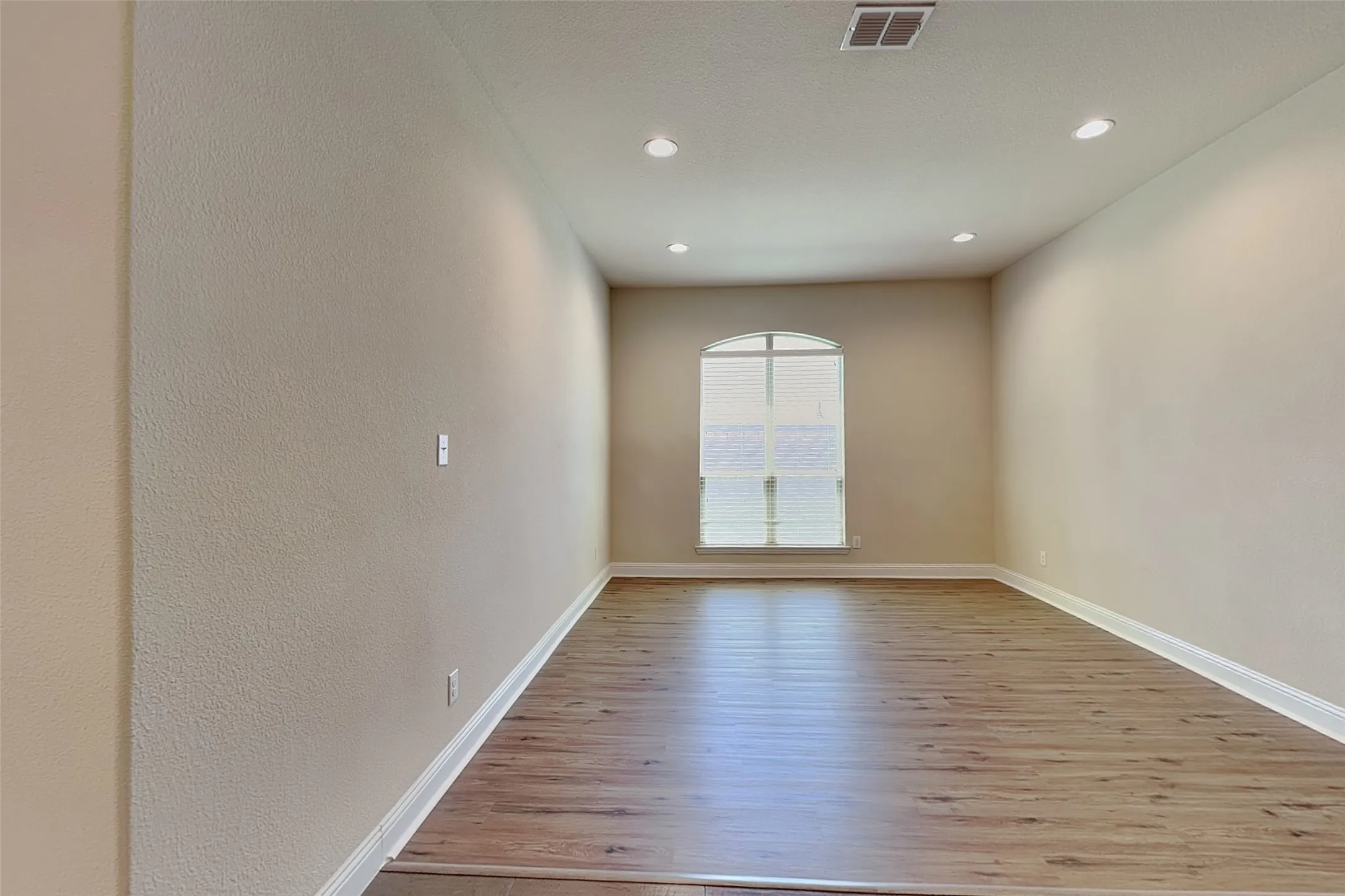 Single Family Residence For Rent in Tarrant County , 7417 Rose Crest Boulevard, Forest Hill, Texas 76140, 3 Bedroom, 2 Bathroom, 2 Garage spaces, 2,339 Sqft, built in 2018, mls#21373050, Real Estate Agent in Forest Hill, Homes For Rent in Tarrant county, Homes For Rent in Forest Hill, Realtor in Forest Hill Texas, Real Estate Brokerage Independent Realty Texas, Luminita Cordes Realtor