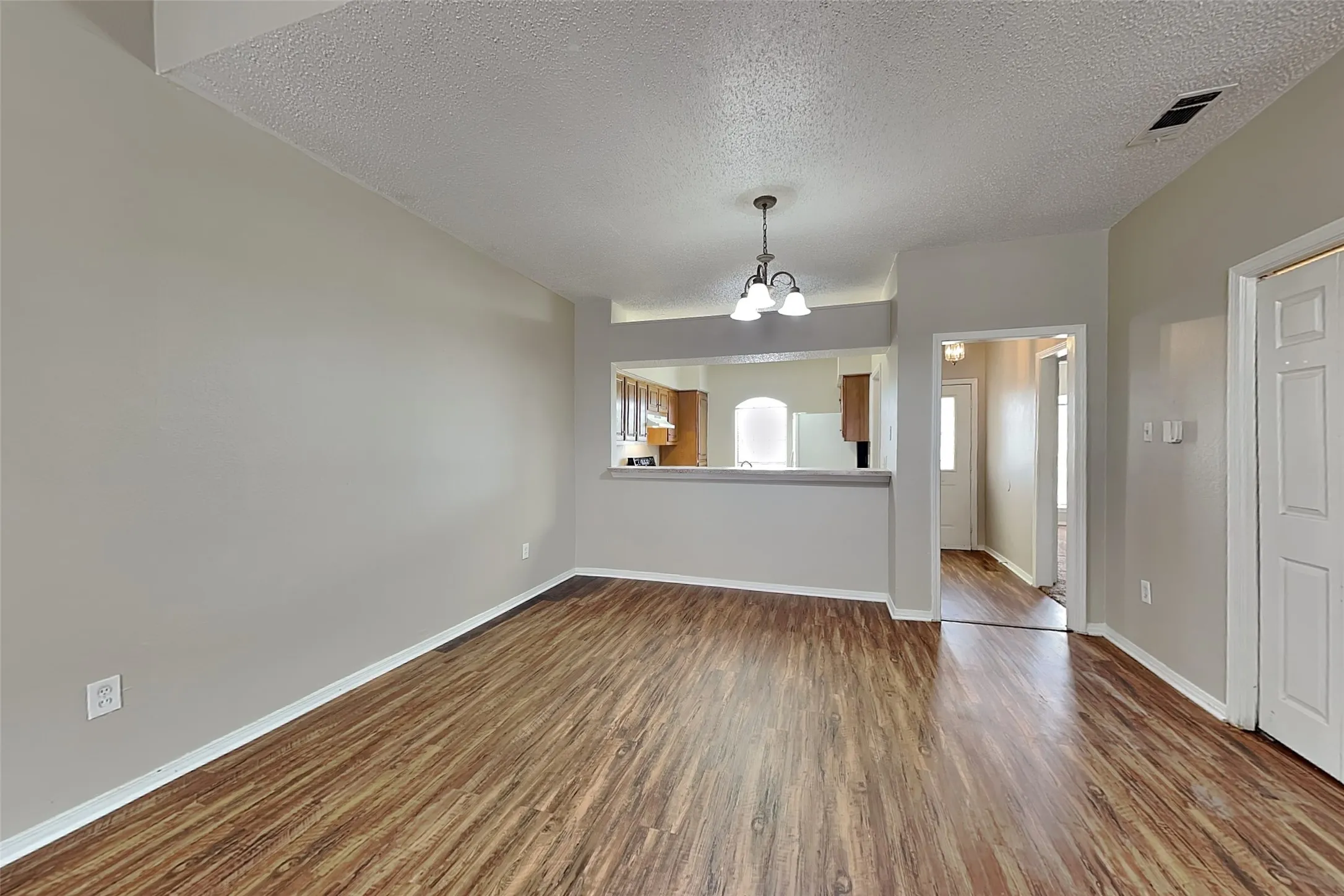 Single Family Residence For Rent in Dallas County , 6324 Alissa Drive, Rowlett, Texas 75089, 2 Bedroom, 2 Bathroom, 2 Garage spaces, 1,150 Sqft, built in 1984, mls#21373044, Real Estate Agent in Rowlett, Homes For Rent in Dallas county, Homes For Rent in Rowlett, Realtor in Rowlett Texas, Real Estate Brokerage Independent Realty Texas, Luminita Cordes Realtor