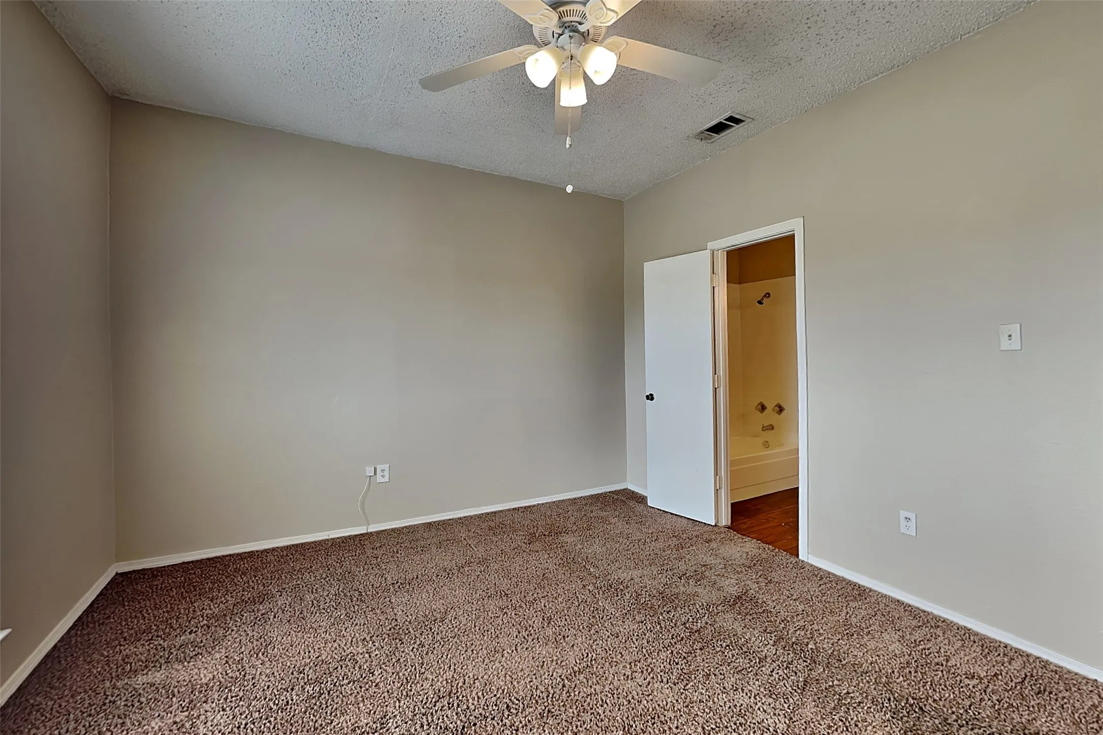 Single Family Residence For Rent in Dallas County , 6324 Alissa Drive, Rowlett, Texas 75089, 2 Bedroom, 2 Bathroom, 2 Garage spaces, 1,150 Sqft, built in 1984, mls#21373044, Real Estate Agent in Rowlett, Homes For Rent in Dallas county, Homes For Rent in Rowlett, Realtor in Rowlett Texas, Real Estate Brokerage Independent Realty Texas, Luminita Cordes Realtor