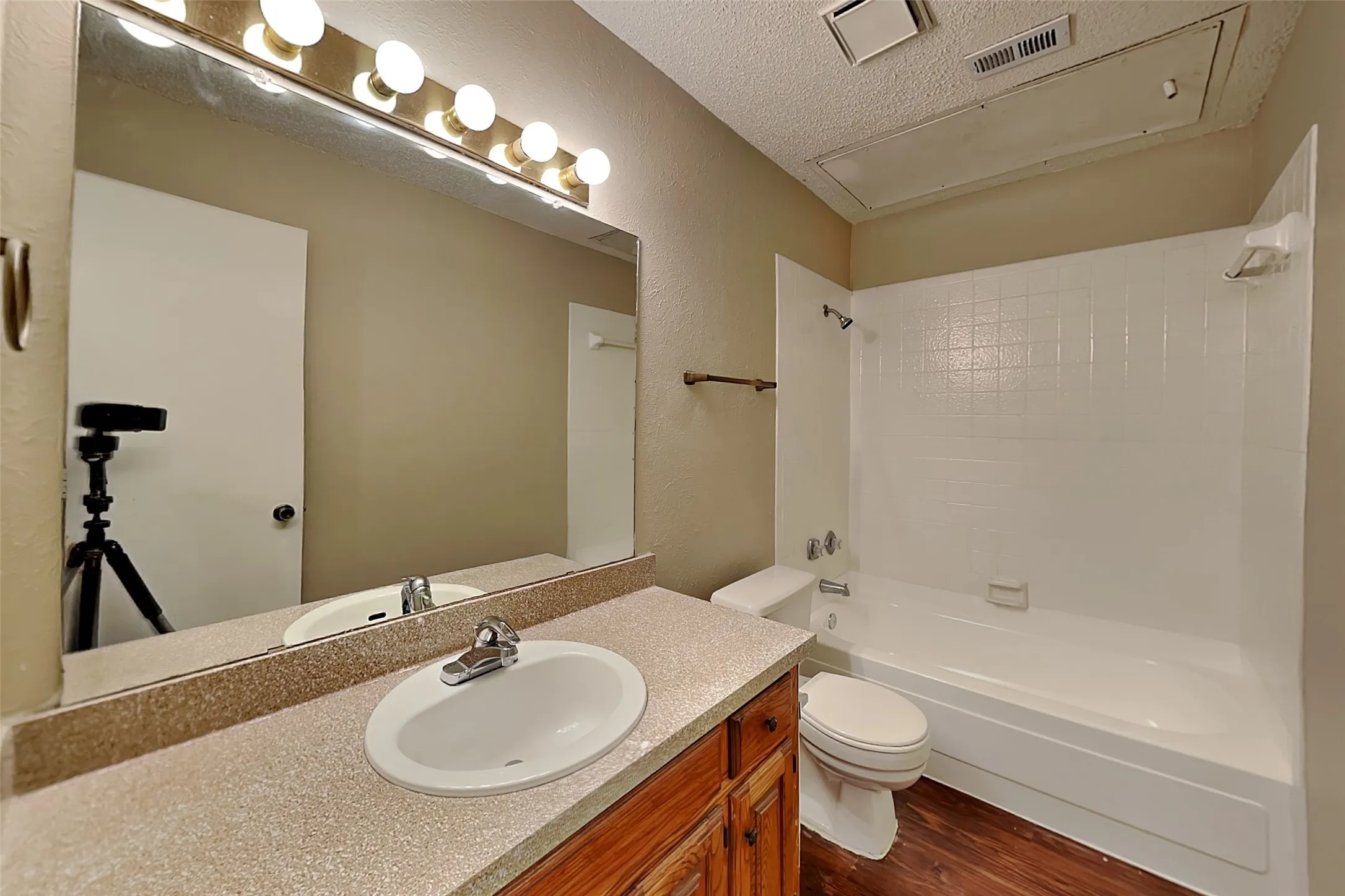 Single Family Residence For Rent in Dallas County , 6324 Alissa Drive, Rowlett, Texas 75089, 2 Bedroom, 2 Bathroom, 2 Garage spaces, 1,150 Sqft, built in 1984, mls#21373044, Real Estate Agent in Rowlett, Homes For Rent in Dallas county, Homes For Rent in Rowlett, Realtor in Rowlett Texas, Real Estate Brokerage Independent Realty Texas, Luminita Cordes Realtor