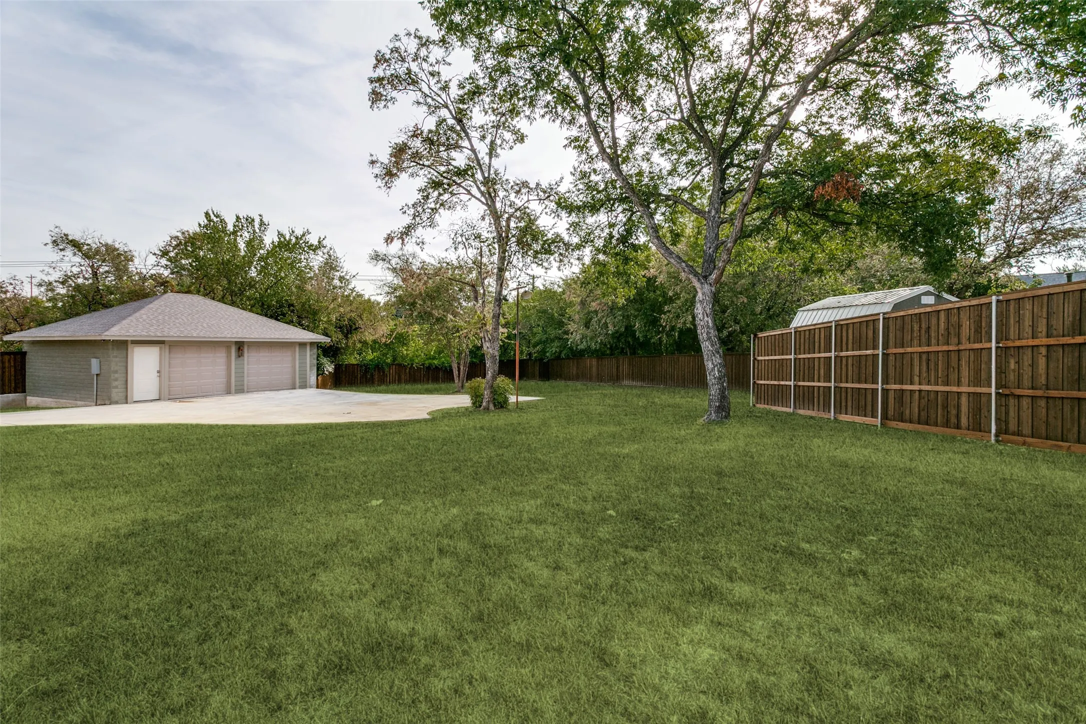 Single Family Residence For Sale in Tarrant County , 1821 Warner Road, Fort Worth, Texas 76110, 5 Bedroom, 4 Bathroom, 2 Garage spaces, 3,390 Sqft, built in 1923, mls#21205204, Real Estate Agent in Fort Worth, Homes For Sale in Tarrant county, Homes For Sale in Fort Worth, Realtor in Fort Worth Texas, Real Estate Brokerage Independent Realty Texas, Luminita Cordes Realtor