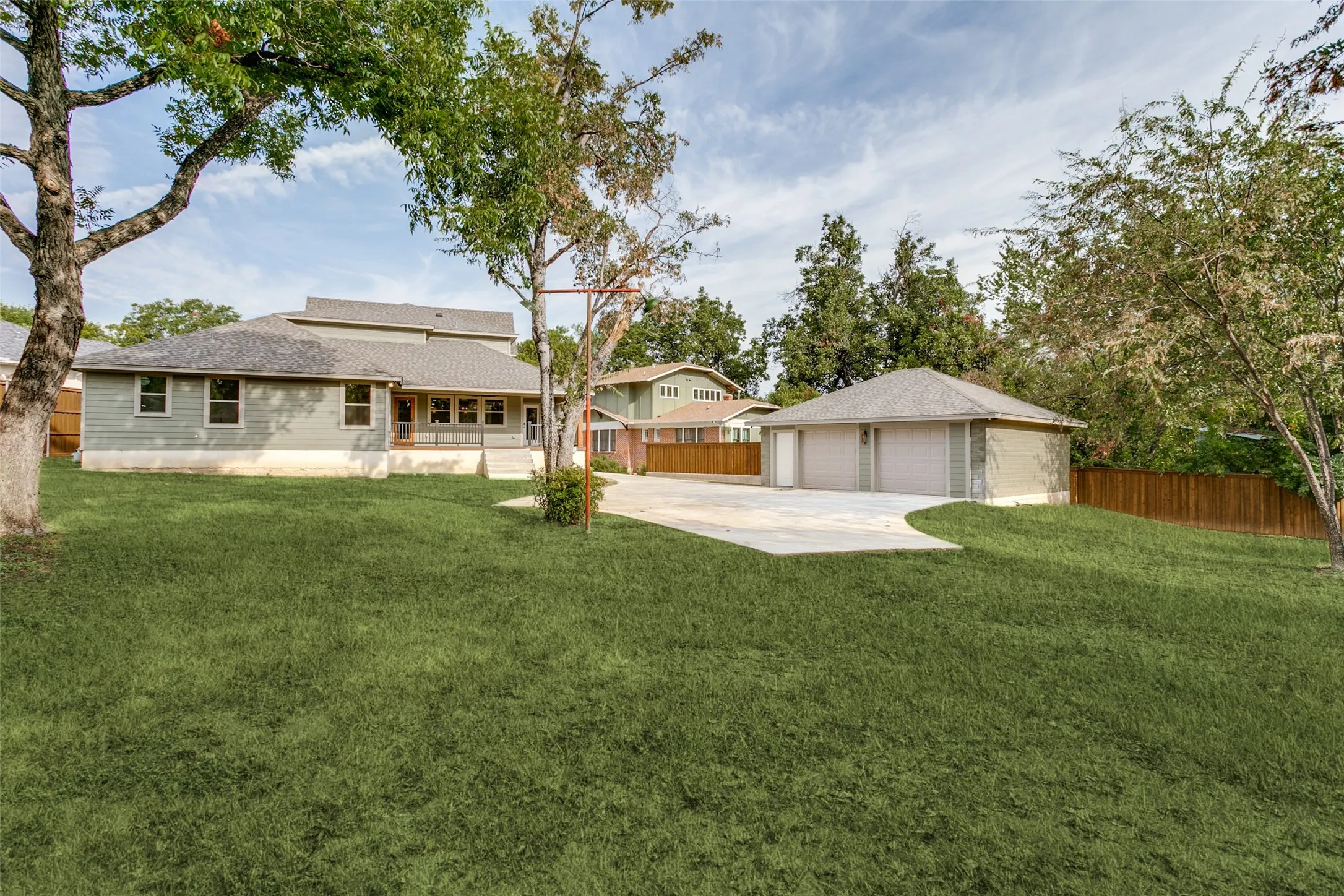Single Family Residence For Sale in Tarrant County , 1821 Warner Road, Fort Worth, Texas 76110, 5 Bedroom, 4 Bathroom, 2 Garage spaces, 3,390 Sqft, built in 1923, mls#21205204, Real Estate Agent in Fort Worth, Homes For Sale in Tarrant county, Homes For Sale in Fort Worth, Realtor in Fort Worth Texas, Real Estate Brokerage Independent Realty Texas, Luminita Cordes Realtor