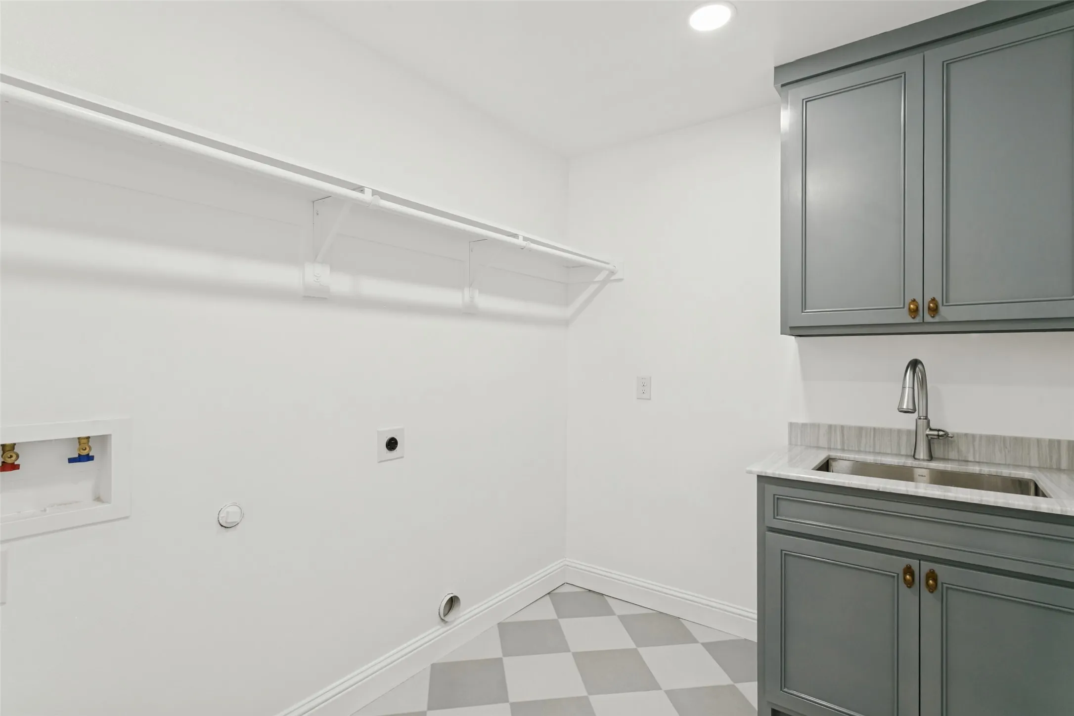 Single Family Residence For Sale in Tarrant County , 1821 Warner Road, Fort Worth, Texas 76110, 5 Bedroom, 4 Bathroom, 2 Garage spaces, 3,390 Sqft, built in 1923, mls#21205204, Real Estate Agent in Fort Worth, Homes For Sale in Tarrant county, Homes For Sale in Fort Worth, Realtor in Fort Worth Texas, Real Estate Brokerage Independent Realty Texas, Luminita Cordes Realtor