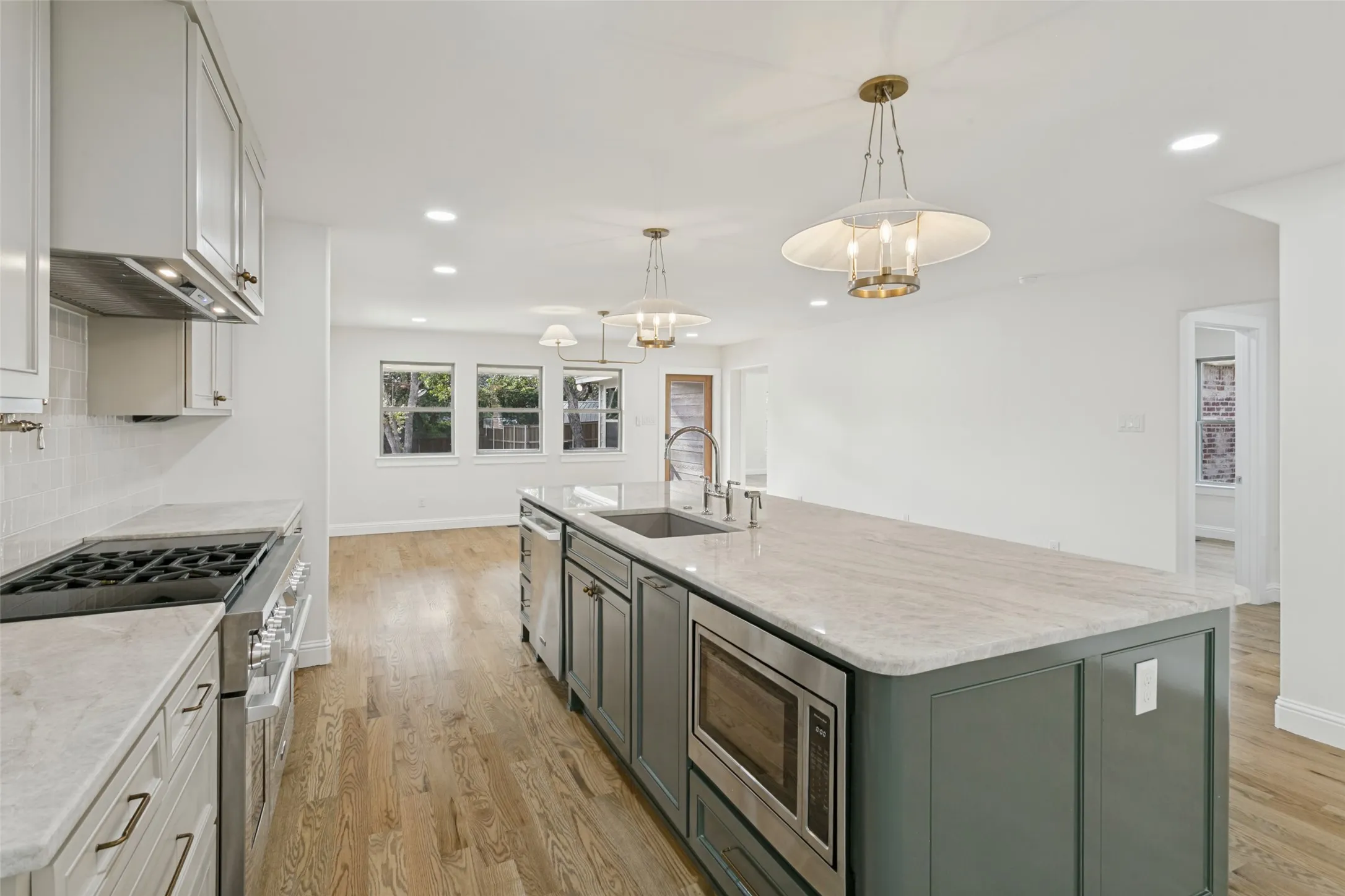 Single Family Residence For Sale in Tarrant County , 1821 Warner Road, Fort Worth, Texas 76110, 5 Bedroom, 4 Bathroom, 2 Garage spaces, 3,390 Sqft, built in 1923, mls#21205204, Real Estate Agent in Fort Worth, Homes For Sale in Tarrant county, Homes For Sale in Fort Worth, Realtor in Fort Worth Texas, Real Estate Brokerage Independent Realty Texas, Luminita Cordes Realtor
