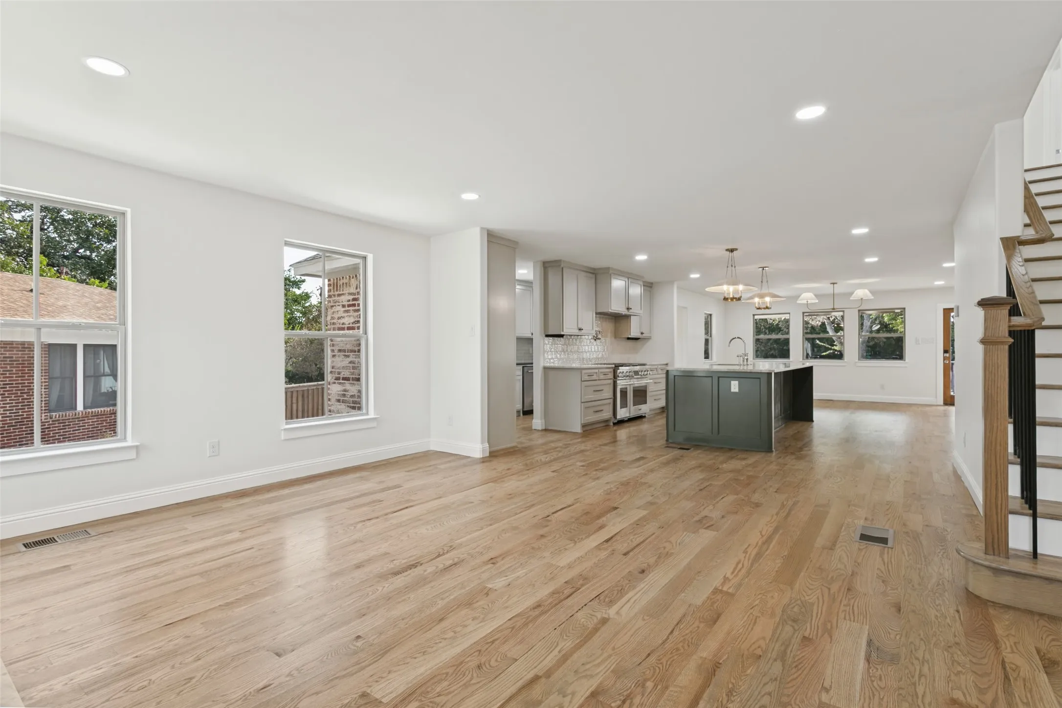Single Family Residence For Sale in Tarrant County , 1821 Warner Road, Fort Worth, Texas 76110, 5 Bedroom, 4 Bathroom, 2 Garage spaces, 3,390 Sqft, built in 1923, mls#21205204, Real Estate Agent in Fort Worth, Homes For Sale in Tarrant county, Homes For Sale in Fort Worth, Realtor in Fort Worth Texas, Real Estate Brokerage Independent Realty Texas, Luminita Cordes Realtor