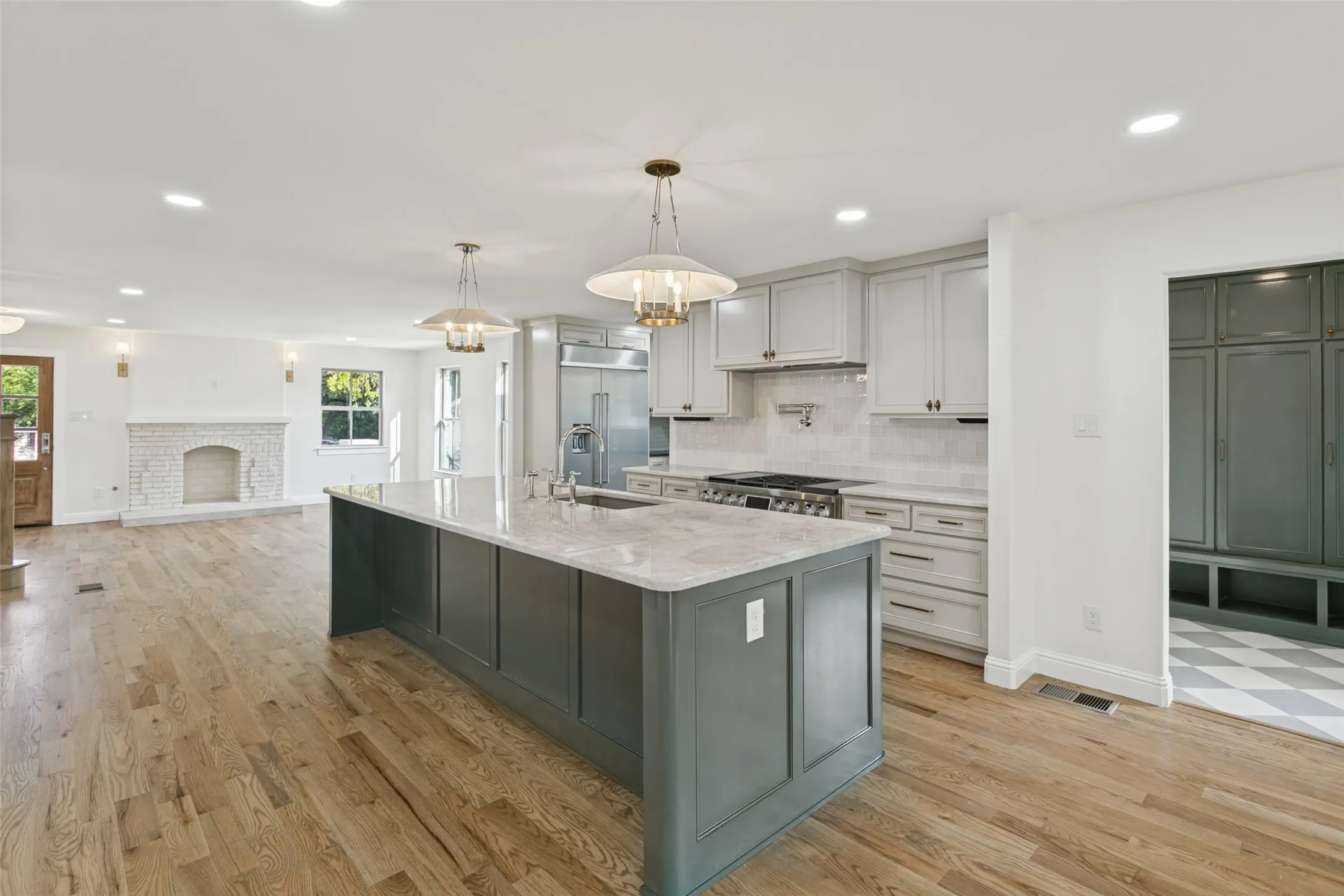 Single Family Residence For Sale in Tarrant County , 1821 Warner Road, Fort Worth, Texas 76110, 5 Bedroom, 4 Bathroom, 2 Garage spaces, 3,390 Sqft, built in 1923, mls#21205204, Real Estate Agent in Fort Worth, Homes For Sale in Tarrant county, Homes For Sale in Fort Worth, Realtor in Fort Worth Texas, Real Estate Brokerage Independent Realty Texas, Luminita Cordes Realtor
