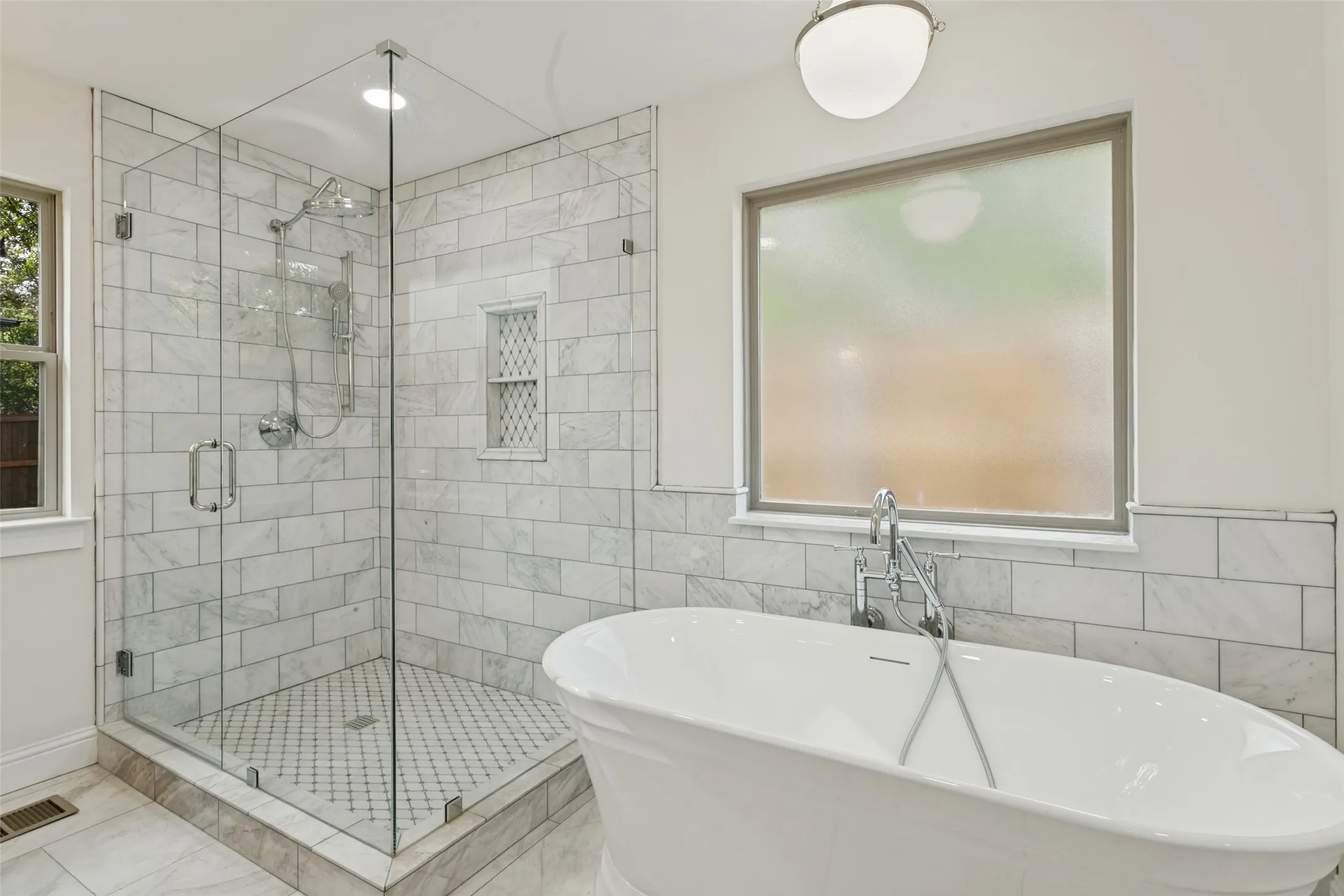 Single Family Residence For Sale in Tarrant County , 1821 Warner Road, Fort Worth, Texas 76110, 5 Bedroom, 4 Bathroom, 2 Garage spaces, 3,390 Sqft, built in 1923, mls#21205204, Real Estate Agent in Fort Worth, Homes For Sale in Tarrant county, Homes For Sale in Fort Worth, Realtor in Fort Worth Texas, Real Estate Brokerage Independent Realty Texas, Luminita Cordes Realtor