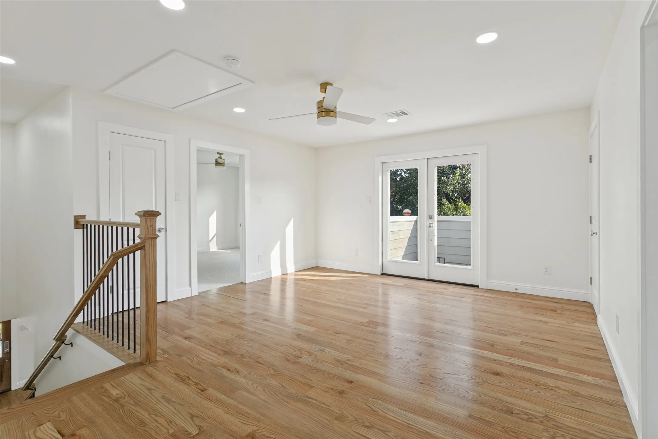 Single Family Residence For Sale in Tarrant County , 1821 Warner Road, Fort Worth, Texas 76110, 5 Bedroom, 4 Bathroom, 2 Garage spaces, 3,390 Sqft, built in 1923, mls#21205204, Real Estate Agent in Fort Worth, Homes For Sale in Tarrant county, Homes For Sale in Fort Worth, Realtor in Fort Worth Texas, Real Estate Brokerage Independent Realty Texas, Luminita Cordes Realtor