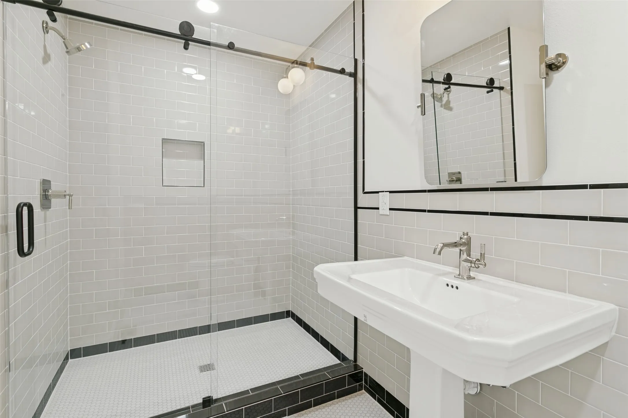 Single Family Residence For Sale in Tarrant County , 1821 Warner Road, Fort Worth, Texas 76110, 5 Bedroom, 4 Bathroom, 2 Garage spaces, 3,390 Sqft, built in 1923, mls#21205204, Real Estate Agent in Fort Worth, Homes For Sale in Tarrant county, Homes For Sale in Fort Worth, Realtor in Fort Worth Texas, Real Estate Brokerage Independent Realty Texas, Luminita Cordes Realtor