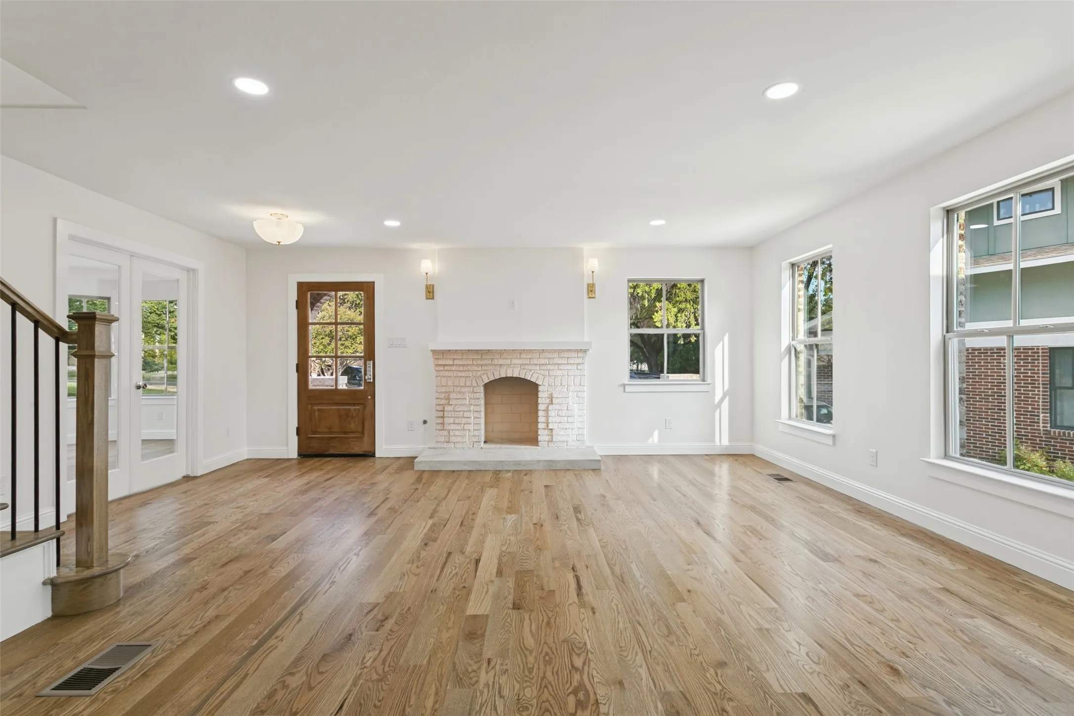 Single Family Residence For Sale in Tarrant County , 1821 Warner Road, Fort Worth, Texas 76110, 5 Bedroom, 4 Bathroom, 2 Garage spaces, 3,390 Sqft, built in 1923, mls#21205204, Real Estate Agent in Fort Worth, Homes For Sale in Tarrant county, Homes For Sale in Fort Worth, Realtor in Fort Worth Texas, Real Estate Brokerage Independent Realty Texas, Luminita Cordes Realtor