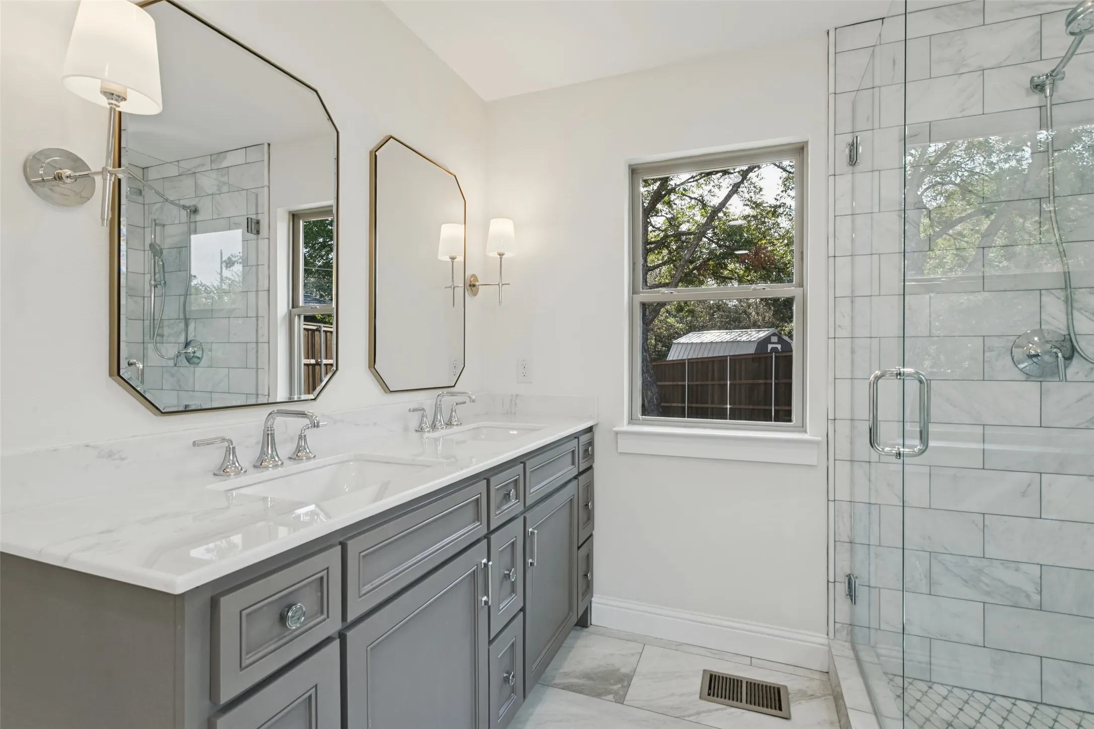 Single Family Residence For Sale in Tarrant County , 1821 Warner Road, Fort Worth, Texas 76110, 5 Bedroom, 4 Bathroom, 2 Garage spaces, 3,390 Sqft, built in 1923, mls#21205204, Real Estate Agent in Fort Worth, Homes For Sale in Tarrant county, Homes For Sale in Fort Worth, Realtor in Fort Worth Texas, Real Estate Brokerage Independent Realty Texas, Luminita Cordes Realtor