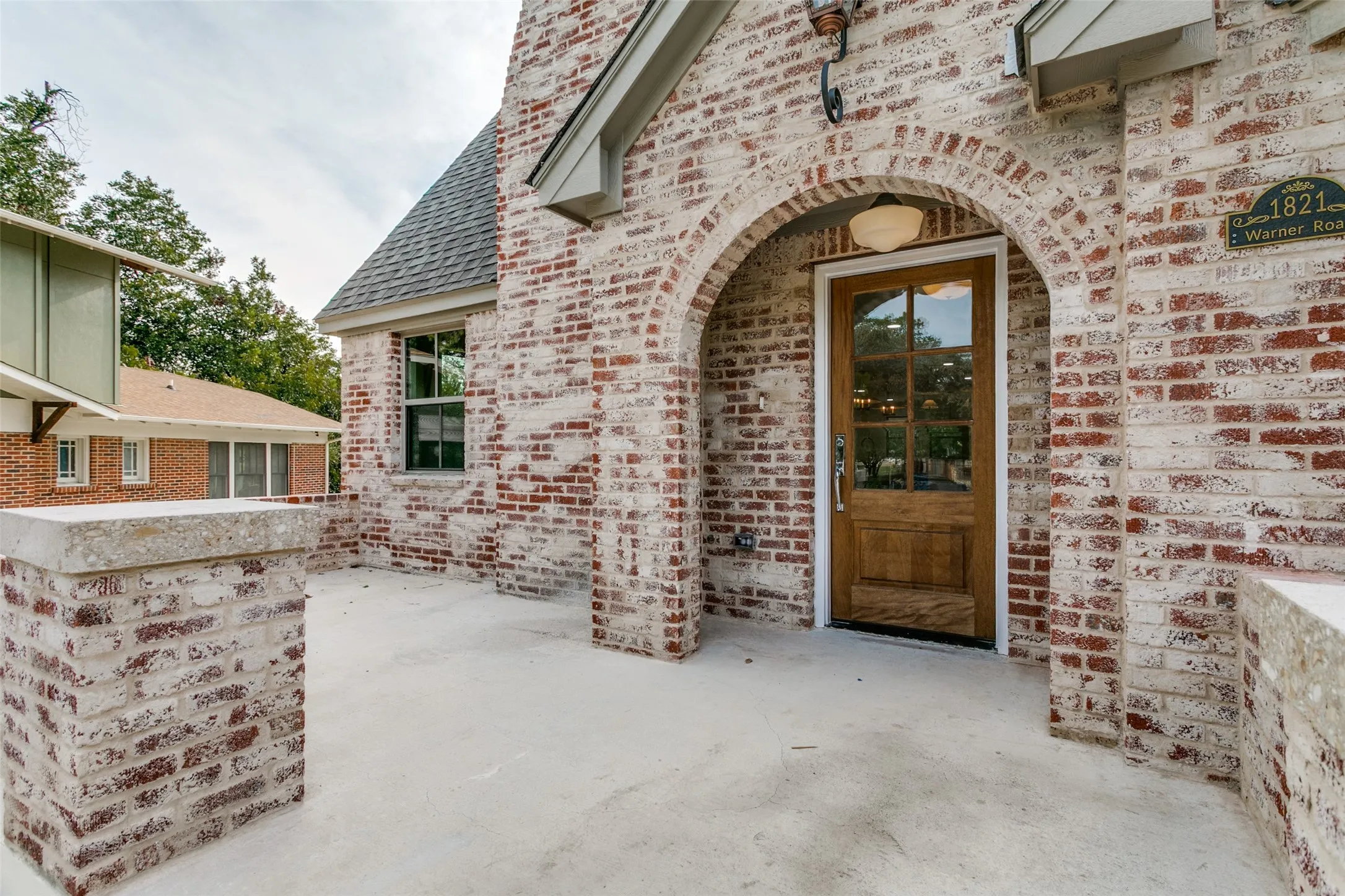 Single Family Residence For Sale in Tarrant County , 1821 Warner Road, Fort Worth, Texas 76110, 5 Bedroom, 4 Bathroom, 2 Garage spaces, 3,390 Sqft, built in 1923, mls#21205204, Real Estate Agent in Fort Worth, Homes For Sale in Tarrant county, Homes For Sale in Fort Worth, Realtor in Fort Worth Texas, Real Estate Brokerage Independent Realty Texas, Luminita Cordes Realtor