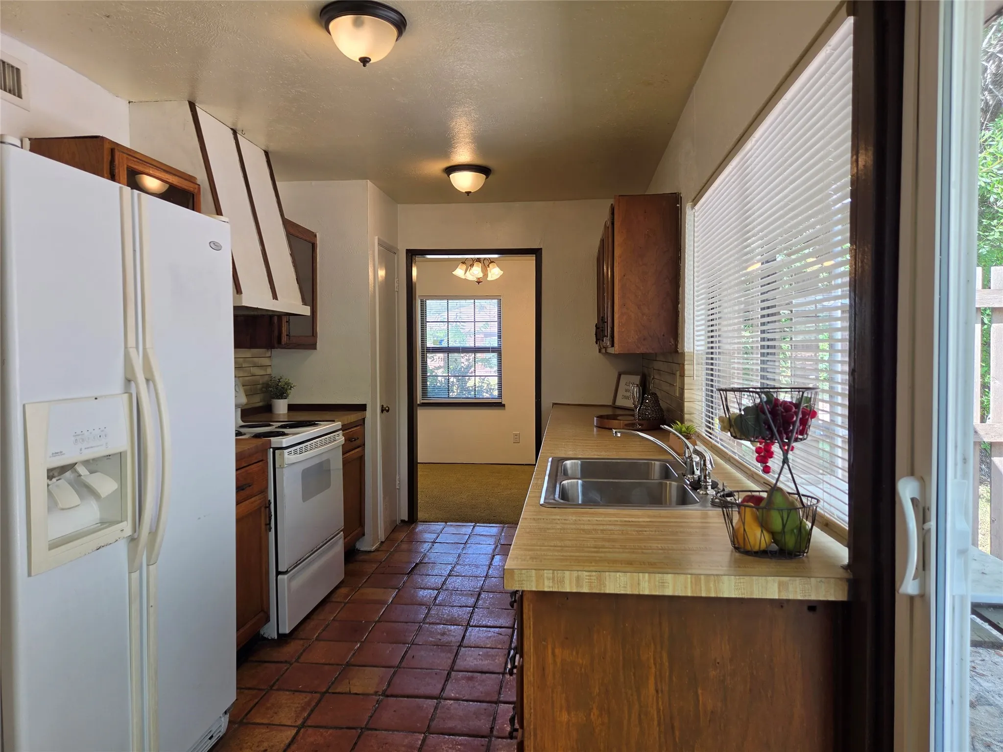 Single Family Residence For Rent in Rockwall County , 8902 VERNON, Rowlett, Texas 75088, 3 Bedroom, 2 Bathroom, 2 Garage spaces, 1,791 Sqft, built in 1980, mls#21373189, Real Estate Agent in Rowlett, Homes For Rent in Rockwall county, Homes For Rent in Rowlett, Realtor in Rowlett Texas, Real Estate Brokerage Independent Realty Texas, Luminita Cordes Realtor