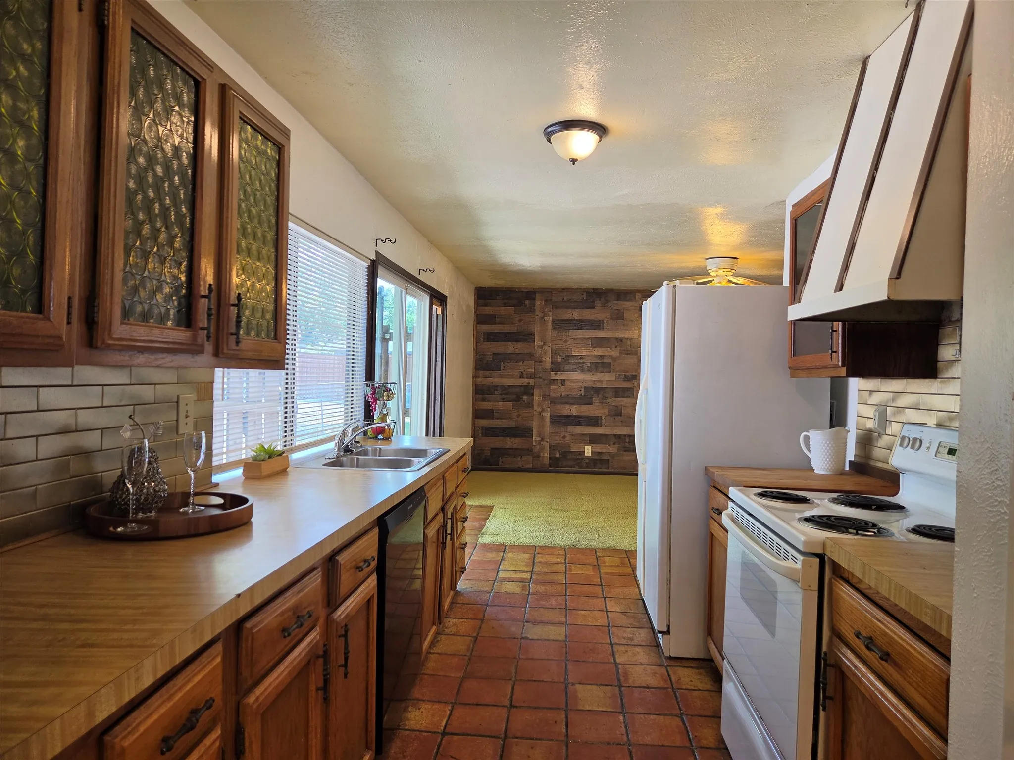 Single Family Residence For Rent in Rockwall County , 8902 VERNON, Rowlett, Texas 75088, 3 Bedroom, 2 Bathroom, 2 Garage spaces, 1,791 Sqft, built in 1980, mls#21373189, Real Estate Agent in Rowlett, Homes For Rent in Rockwall county, Homes For Rent in Rowlett, Realtor in Rowlett Texas, Real Estate Brokerage Independent Realty Texas, Luminita Cordes Realtor