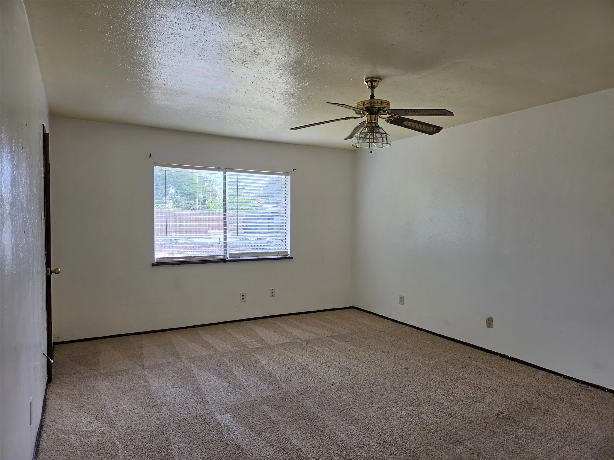 Single Family Residence For Rent in Rockwall County , 8902 VERNON, Rowlett, Texas 75088, 3 Bedroom, 2 Bathroom, 2 Garage spaces, 1,791 Sqft, built in 1980, mls#21373189, Real Estate Agent in Rowlett, Homes For Rent in Rockwall county, Homes For Rent in Rowlett, Realtor in Rowlett Texas, Real Estate Brokerage Independent Realty Texas, Luminita Cordes Realtor