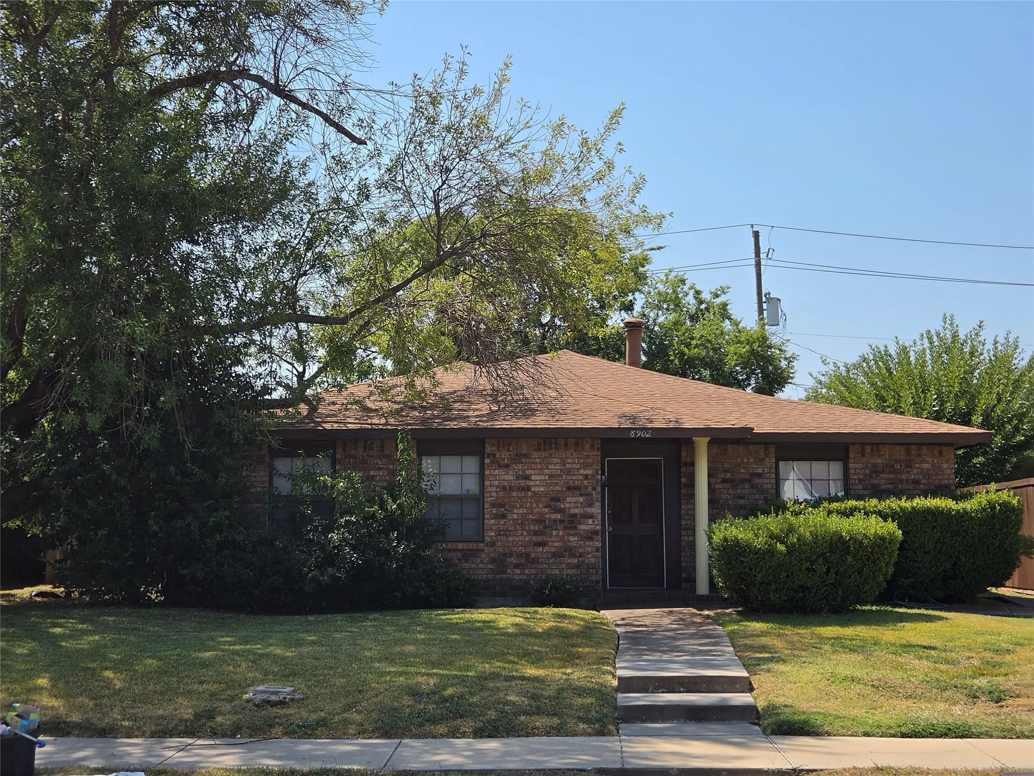 Single Family Residence For Rent in Rockwall County , 8902 VERNON, Rowlett, Texas 75088, 3 Bedroom, 2 Bathroom, 2 Garage spaces, 1,791 Sqft, built in 1980, mls#21373189, Real Estate Agent in Rowlett, Homes For Rent in Rockwall county, Homes For Rent in Rowlett, Realtor in Rowlett Texas, Real Estate Brokerage Independent Realty Texas, Luminita Cordes Realtor