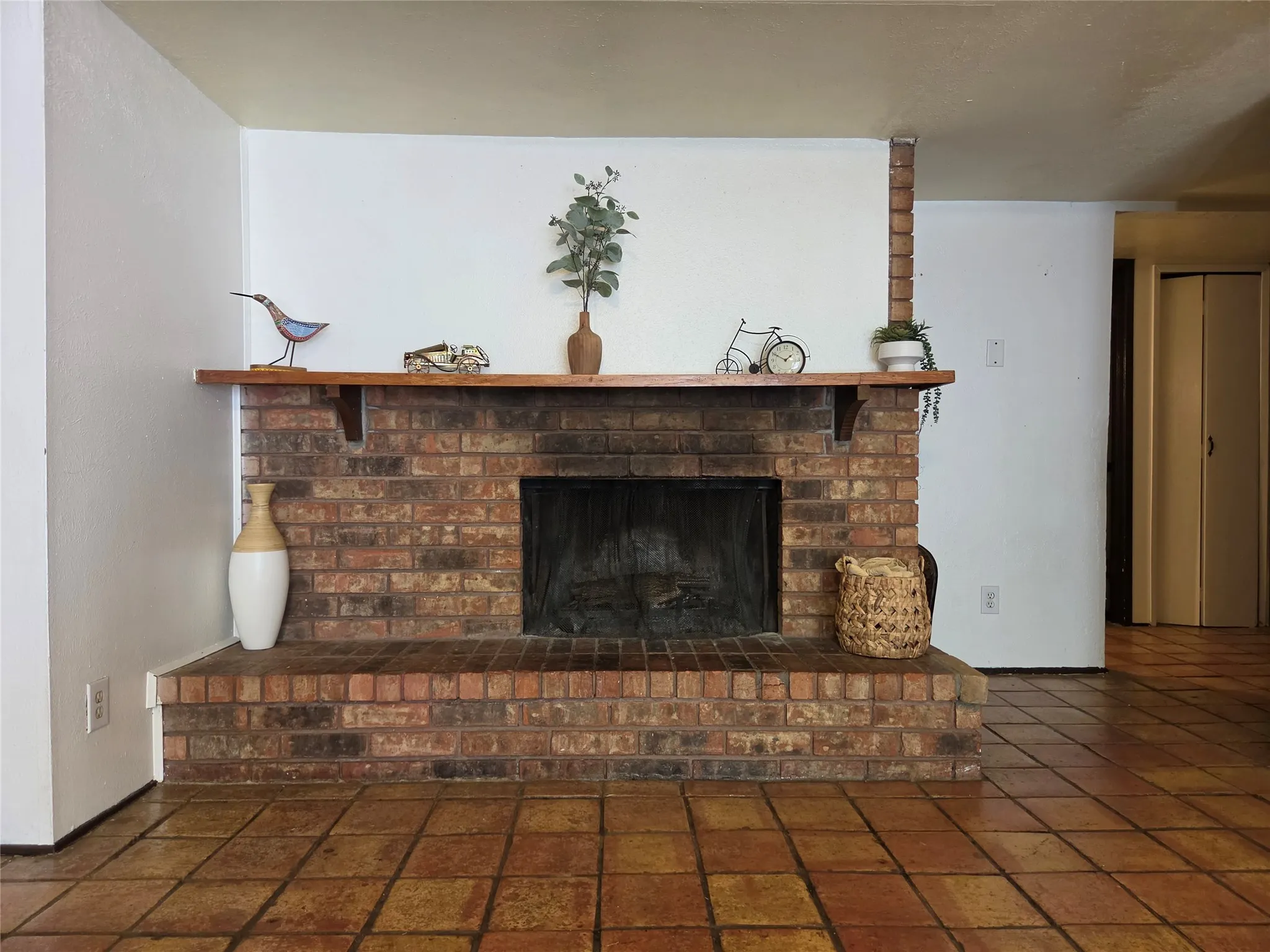 Single Family Residence For Rent in Rockwall County , 8902 VERNON, Rowlett, Texas 75088, 3 Bedroom, 2 Bathroom, 2 Garage spaces, 1,791 Sqft, built in 1980, mls#21373189, Real Estate Agent in Rowlett, Homes For Rent in Rockwall county, Homes For Rent in Rowlett, Realtor in Rowlett Texas, Real Estate Brokerage Independent Realty Texas, Luminita Cordes Realtor