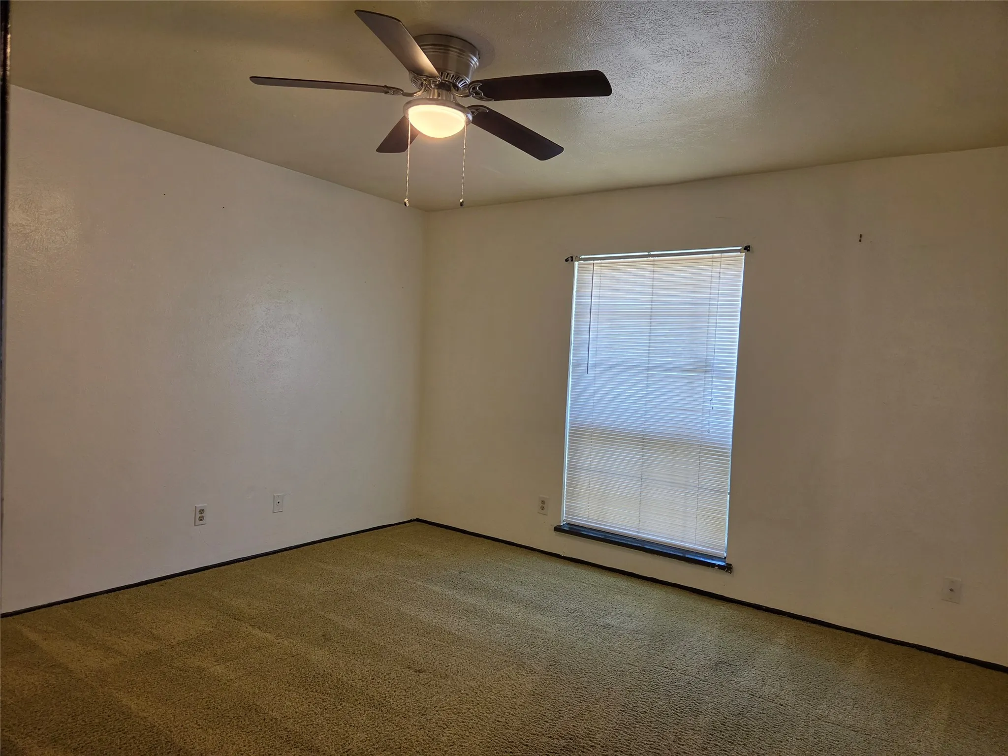 Single Family Residence For Rent in Rockwall County , 8902 VERNON, Rowlett, Texas 75088, 3 Bedroom, 2 Bathroom, 2 Garage spaces, 1,791 Sqft, built in 1980, mls#21373189, Real Estate Agent in Rowlett, Homes For Rent in Rockwall county, Homes For Rent in Rowlett, Realtor in Rowlett Texas, Real Estate Brokerage Independent Realty Texas, Luminita Cordes Realtor