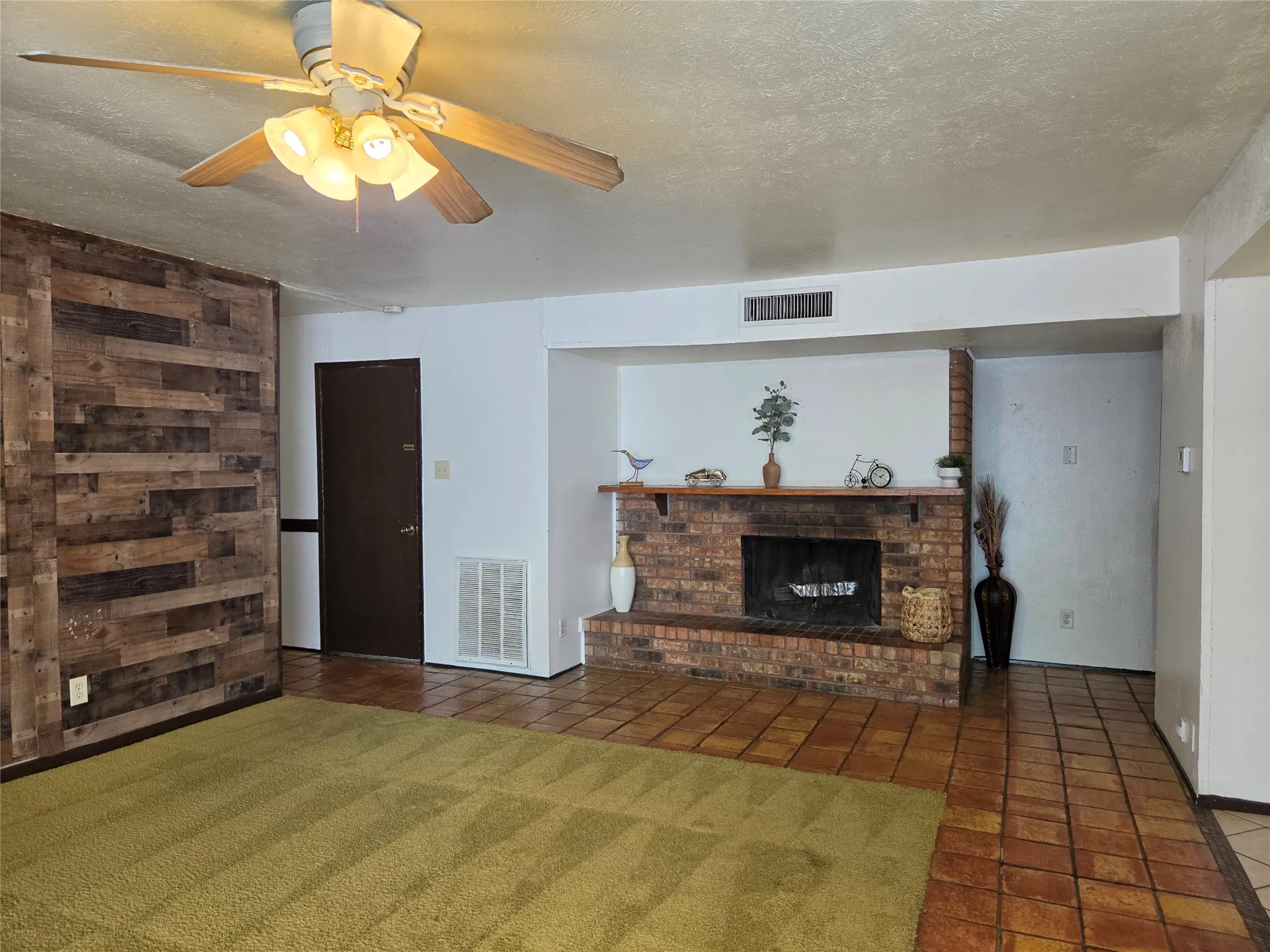 Single Family Residence For Rent in Rockwall County , 8902 VERNON, Rowlett, Texas 75088, 3 Bedroom, 2 Bathroom, 2 Garage spaces, 1,791 Sqft, built in 1980, mls#21373189, Real Estate Agent in Rowlett, Homes For Rent in Rockwall county, Homes For Rent in Rowlett, Realtor in Rowlett Texas, Real Estate Brokerage Independent Realty Texas, Luminita Cordes Realtor