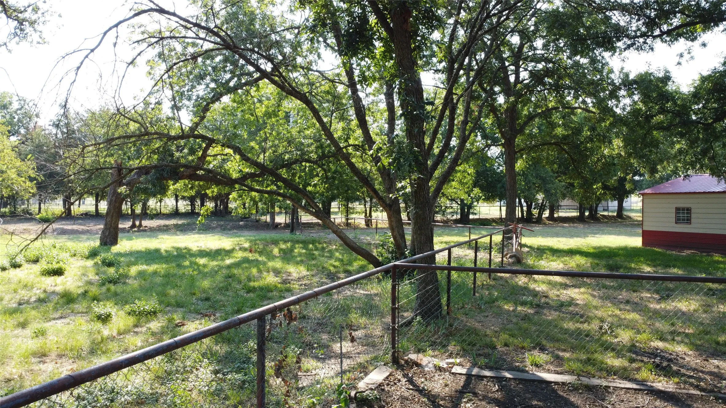 Single Family Residence For Sale in Cooke County , 2815 Fm 3092, Gainesville, Texas 76240, 3 Bedroom, 3 Bathroom, 2 Garage spaces, 2,237 Sqft, built in 1978, mls#21373249, Real Estate Agent in Gainesville, Homes For Sale in Cooke county, Homes For Sale in Gainesville, Realtor in Gainesville Texas, Real Estate Brokerage Independent Realty Texas, Luminita Cordes Realtor