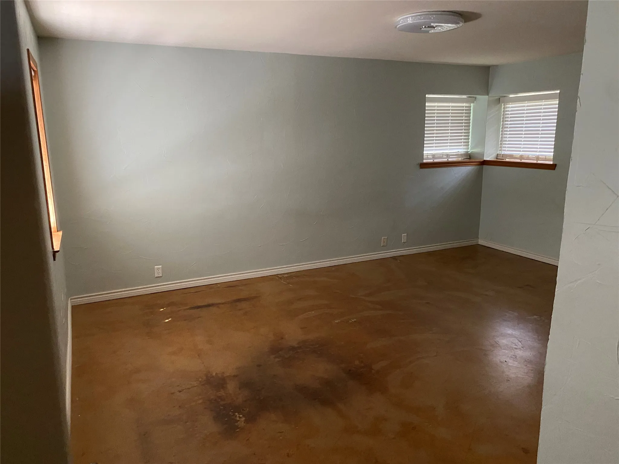 Single Family Residence For Sale in Cooke County , 2815 Fm 3092, Gainesville, Texas 76240, 3 Bedroom, 3 Bathroom, 2 Garage spaces, 2,237 Sqft, built in 1978, mls#21373249, Real Estate Agent in Gainesville, Homes For Sale in Cooke county, Homes For Sale in Gainesville, Realtor in Gainesville Texas, Real Estate Brokerage Independent Realty Texas, Luminita Cordes Realtor