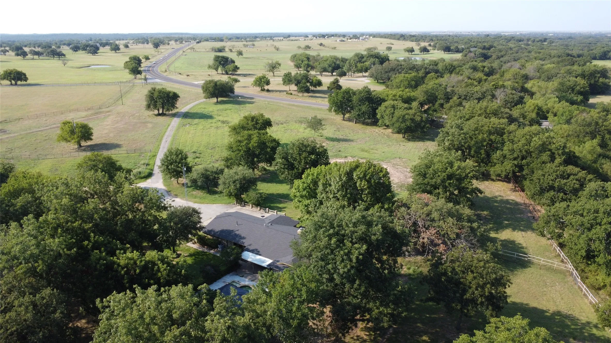 Single Family Residence For Sale in Cooke County , 2815 Fm 3092, Gainesville, Texas 76240, 3 Bedroom, 3 Bathroom, 2 Garage spaces, 2,237 Sqft, built in 1978, mls#21373249, Real Estate Agent in Gainesville, Homes For Sale in Cooke county, Homes For Sale in Gainesville, Realtor in Gainesville Texas, Real Estate Brokerage Independent Realty Texas, Luminita Cordes Realtor
