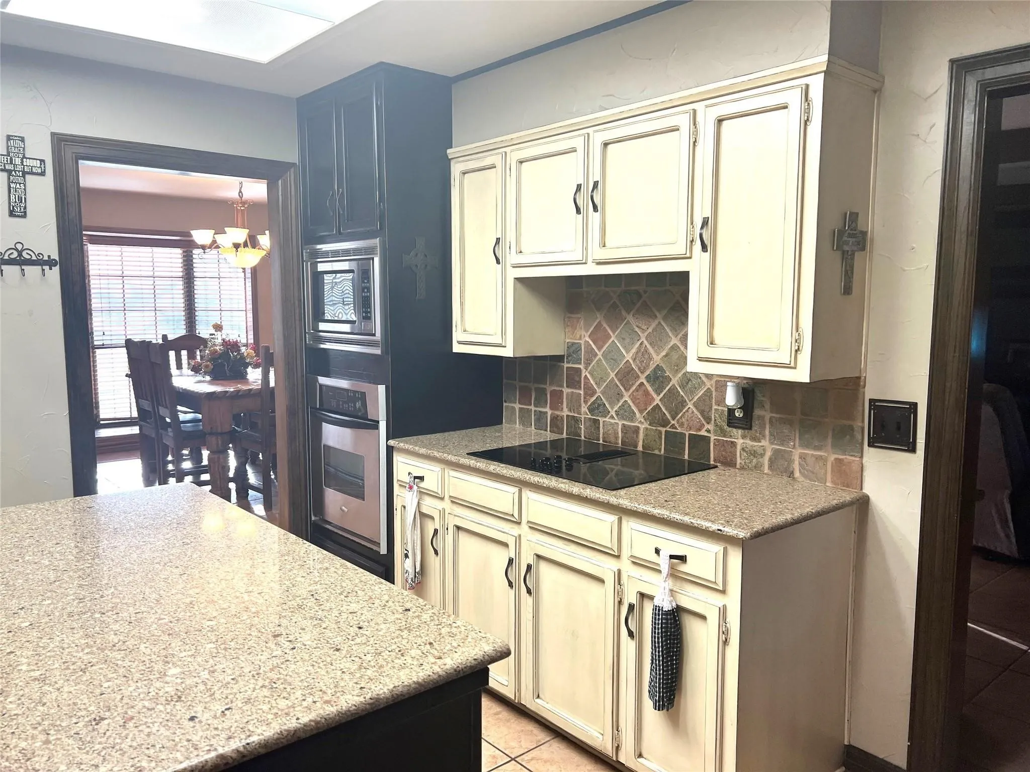 Single Family Residence For Sale in Cooke County , 2815 Fm 3092, Gainesville, Texas 76240, 3 Bedroom, 3 Bathroom, 2 Garage spaces, 2,237 Sqft, built in 1978, mls#21373249, Real Estate Agent in Gainesville, Homes For Sale in Cooke county, Homes For Sale in Gainesville, Realtor in Gainesville Texas, Real Estate Brokerage Independent Realty Texas, Luminita Cordes Realtor