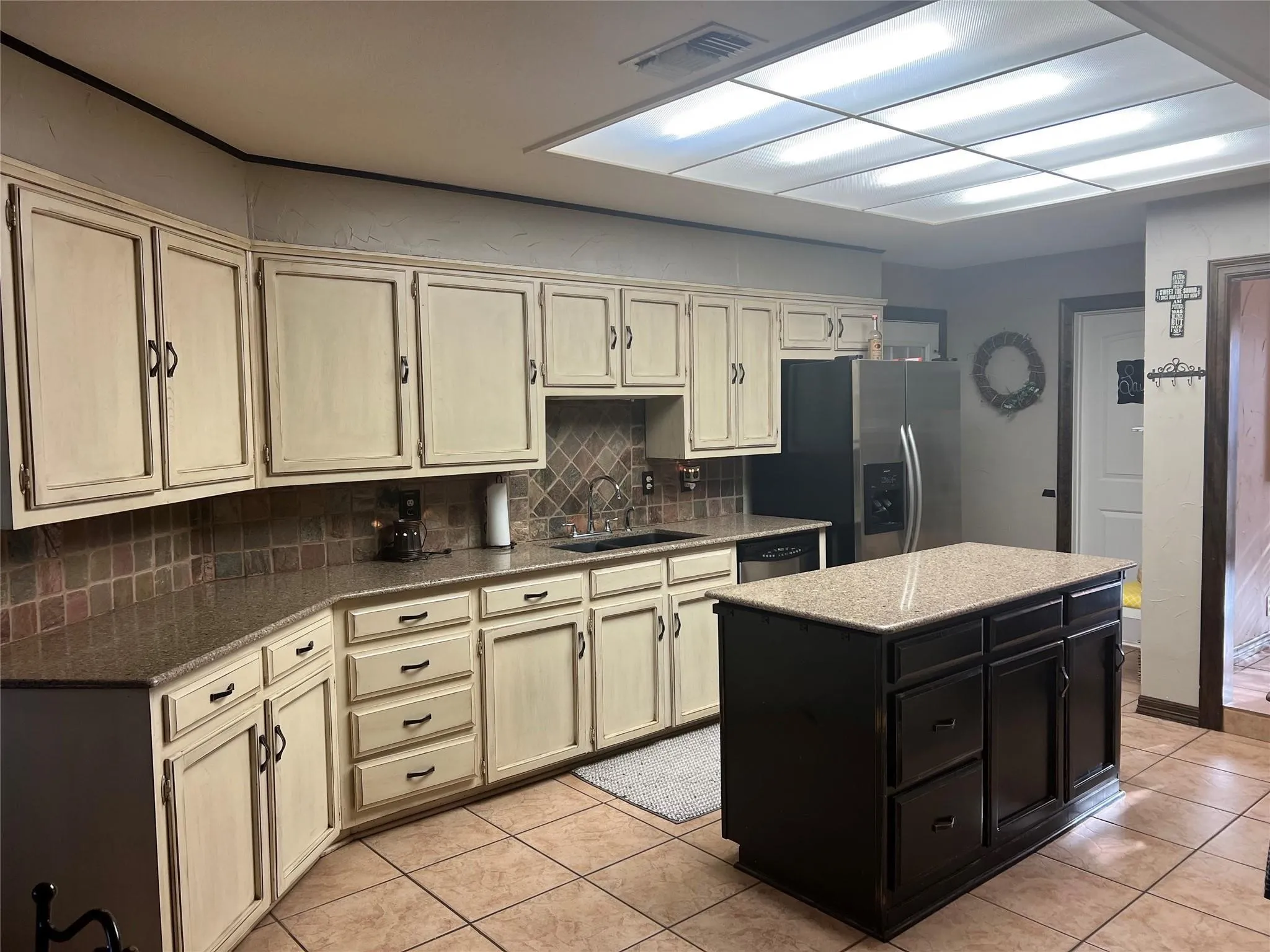 Single Family Residence For Sale in Cooke County , 2815 Fm 3092, Gainesville, Texas 76240, 3 Bedroom, 3 Bathroom, 2 Garage spaces, 2,237 Sqft, built in 1978, mls#21373249, Real Estate Agent in Gainesville, Homes For Sale in Cooke county, Homes For Sale in Gainesville, Realtor in Gainesville Texas, Real Estate Brokerage Independent Realty Texas, Luminita Cordes Realtor