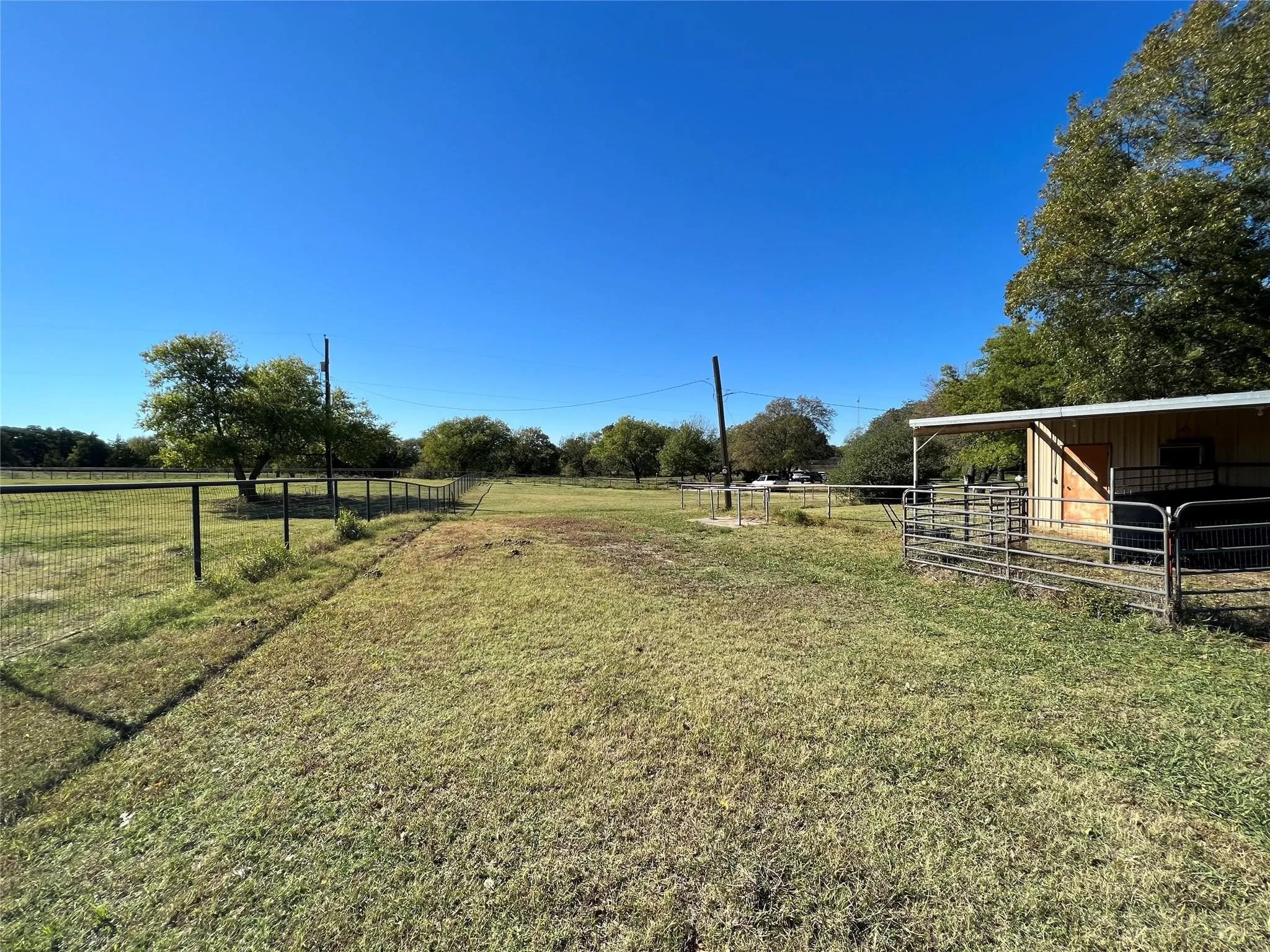 Single Family Residence For Sale in Cooke County , 2815 Fm 3092, Gainesville, Texas 76240, 3 Bedroom, 3 Bathroom, 2 Garage spaces, 2,237 Sqft, built in 1978, mls#21373249, Real Estate Agent in Gainesville, Homes For Sale in Cooke county, Homes For Sale in Gainesville, Realtor in Gainesville Texas, Real Estate Brokerage Independent Realty Texas, Luminita Cordes Realtor