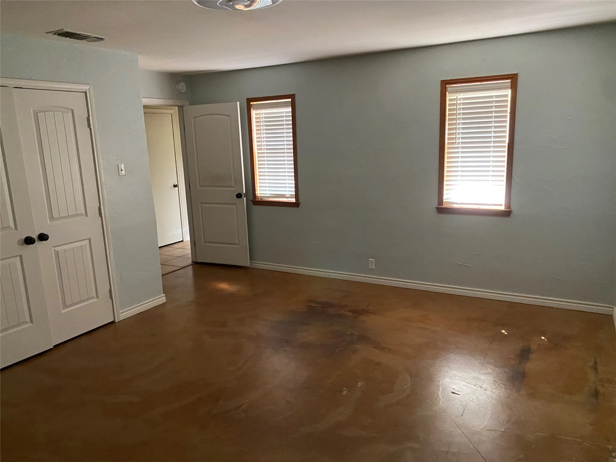 Single Family Residence For Sale in Cooke County , 2815 Fm 3092, Gainesville, Texas 76240, 3 Bedroom, 3 Bathroom, 2 Garage spaces, 2,237 Sqft, built in 1978, mls#21373249, Real Estate Agent in Gainesville, Homes For Sale in Cooke county, Homes For Sale in Gainesville, Realtor in Gainesville Texas, Real Estate Brokerage Independent Realty Texas, Luminita Cordes Realtor