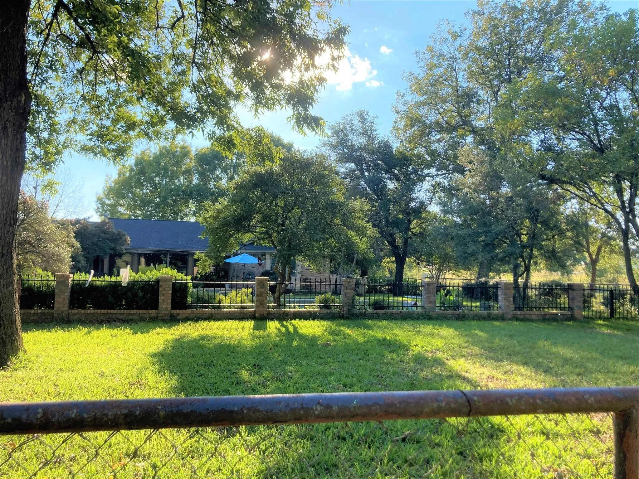 Single Family Residence For Sale in Cooke County , 2815 Fm 3092, Gainesville, Texas 76240, 3 Bedroom, 3 Bathroom, 2 Garage spaces, 2,237 Sqft, built in 1978, mls#21373249, Real Estate Agent in Gainesville, Homes For Sale in Cooke county, Homes For Sale in Gainesville, Realtor in Gainesville Texas, Real Estate Brokerage Independent Realty Texas, Luminita Cordes Realtor