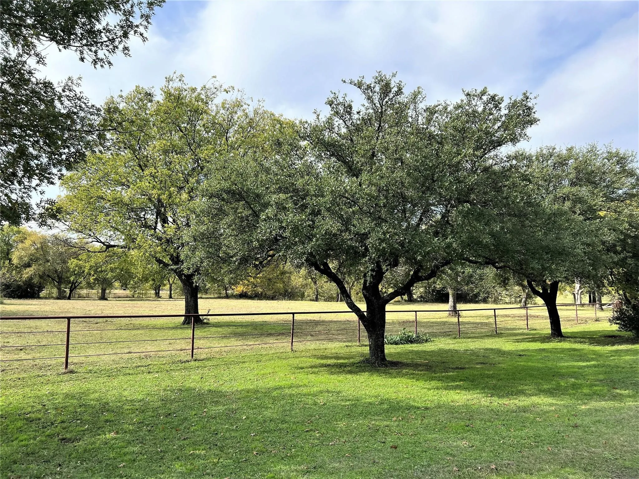 Single Family Residence For Sale in Cooke County , 2815 Fm 3092, Gainesville, Texas 76240, 3 Bedroom, 3 Bathroom, 2 Garage spaces, 2,237 Sqft, built in 1978, mls#21373249, Real Estate Agent in Gainesville, Homes For Sale in Cooke county, Homes For Sale in Gainesville, Realtor in Gainesville Texas, Real Estate Brokerage Independent Realty Texas, Luminita Cordes Realtor