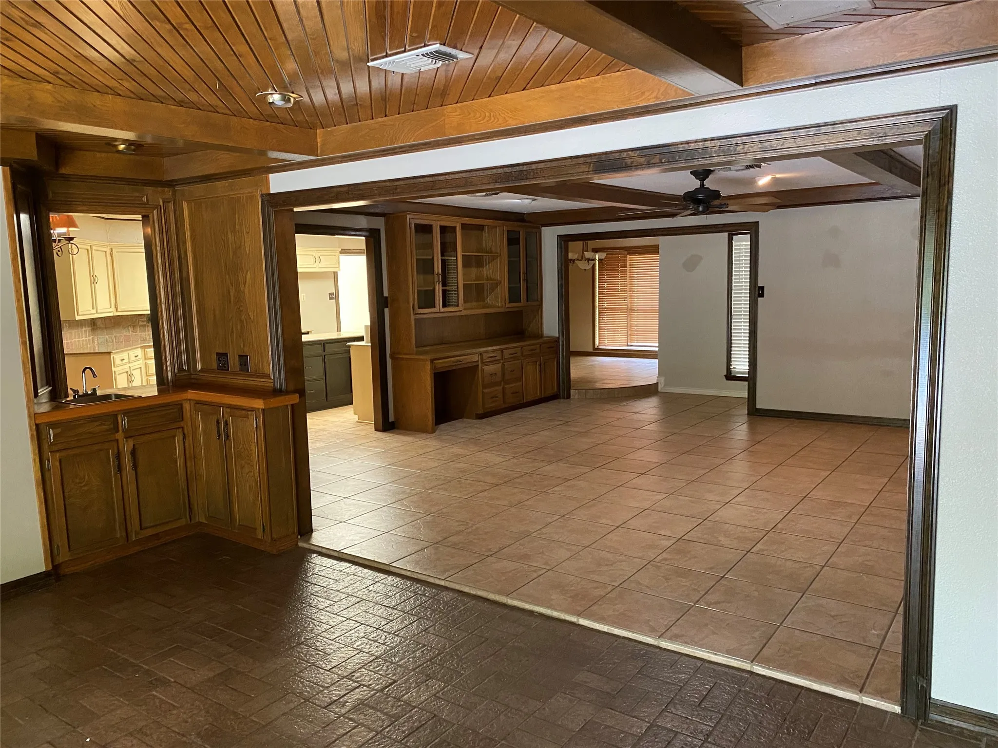 Single Family Residence For Sale in Cooke County , 2815 Fm 3092, Gainesville, Texas 76240, 3 Bedroom, 3 Bathroom, 2 Garage spaces, 2,237 Sqft, built in 1978, mls#21373249, Real Estate Agent in Gainesville, Homes For Sale in Cooke county, Homes For Sale in Gainesville, Realtor in Gainesville Texas, Real Estate Brokerage Independent Realty Texas, Luminita Cordes Realtor
