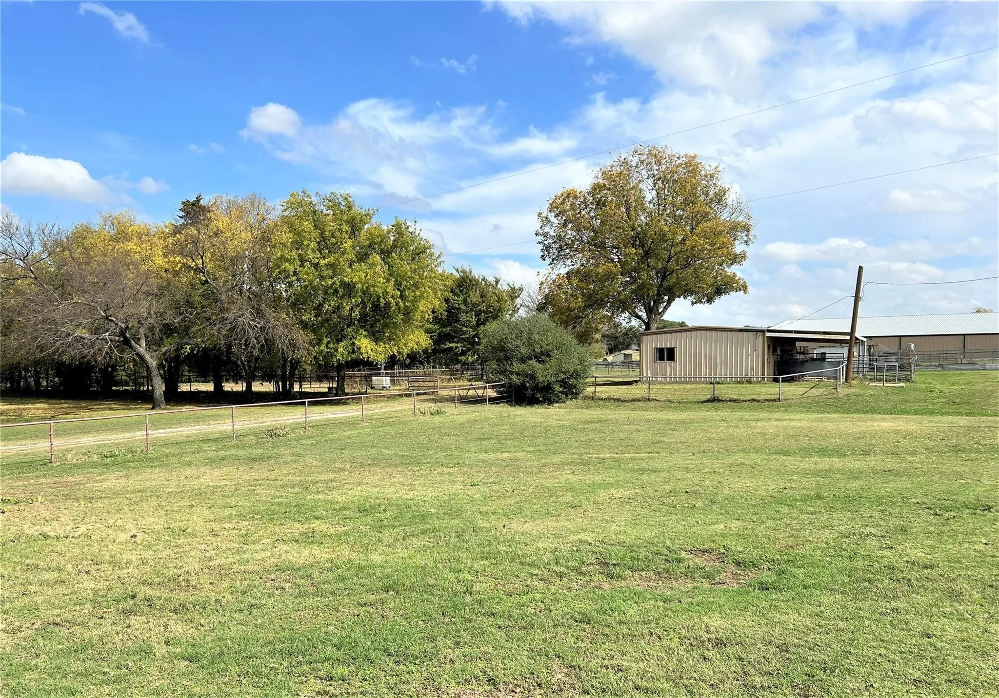 Single Family Residence For Sale in Cooke County , 2815 Fm 3092, Gainesville, Texas 76240, 3 Bedroom, 3 Bathroom, 2 Garage spaces, 2,237 Sqft, built in 1978, mls#21373249, Real Estate Agent in Gainesville, Homes For Sale in Cooke county, Homes For Sale in Gainesville, Realtor in Gainesville Texas, Real Estate Brokerage Independent Realty Texas, Luminita Cordes Realtor