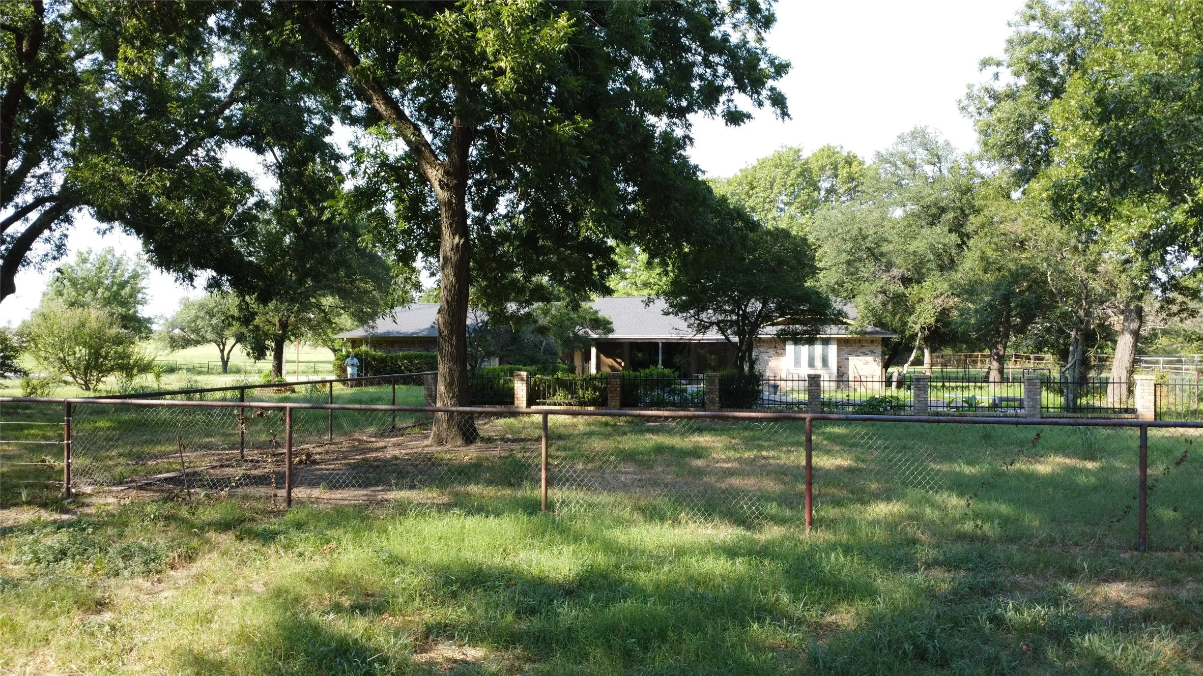 Single Family Residence For Sale in Cooke County , 2815 Fm 3092, Gainesville, Texas 76240, 3 Bedroom, 3 Bathroom, 2 Garage spaces, 2,237 Sqft, built in 1978, mls#21373249, Real Estate Agent in Gainesville, Homes For Sale in Cooke county, Homes For Sale in Gainesville, Realtor in Gainesville Texas, Real Estate Brokerage Independent Realty Texas, Luminita Cordes Realtor