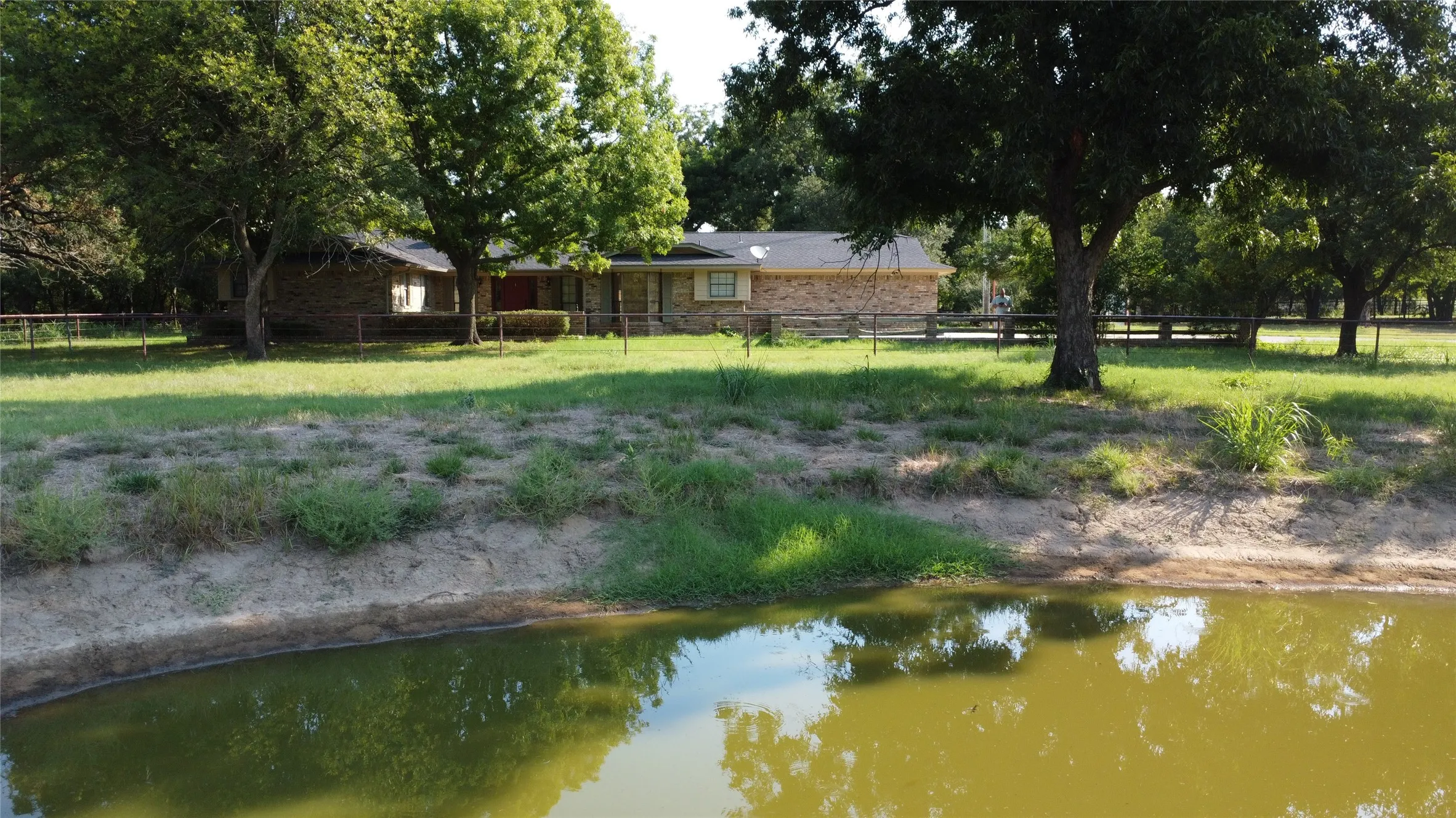 Single Family Residence For Sale in Cooke County , 2815 Fm 3092, Gainesville, Texas 76240, 3 Bedroom, 3 Bathroom, 2 Garage spaces, 2,237 Sqft, built in 1978, mls#21373249, Real Estate Agent in Gainesville, Homes For Sale in Cooke county, Homes For Sale in Gainesville, Realtor in Gainesville Texas, Real Estate Brokerage Independent Realty Texas, Luminita Cordes Realtor