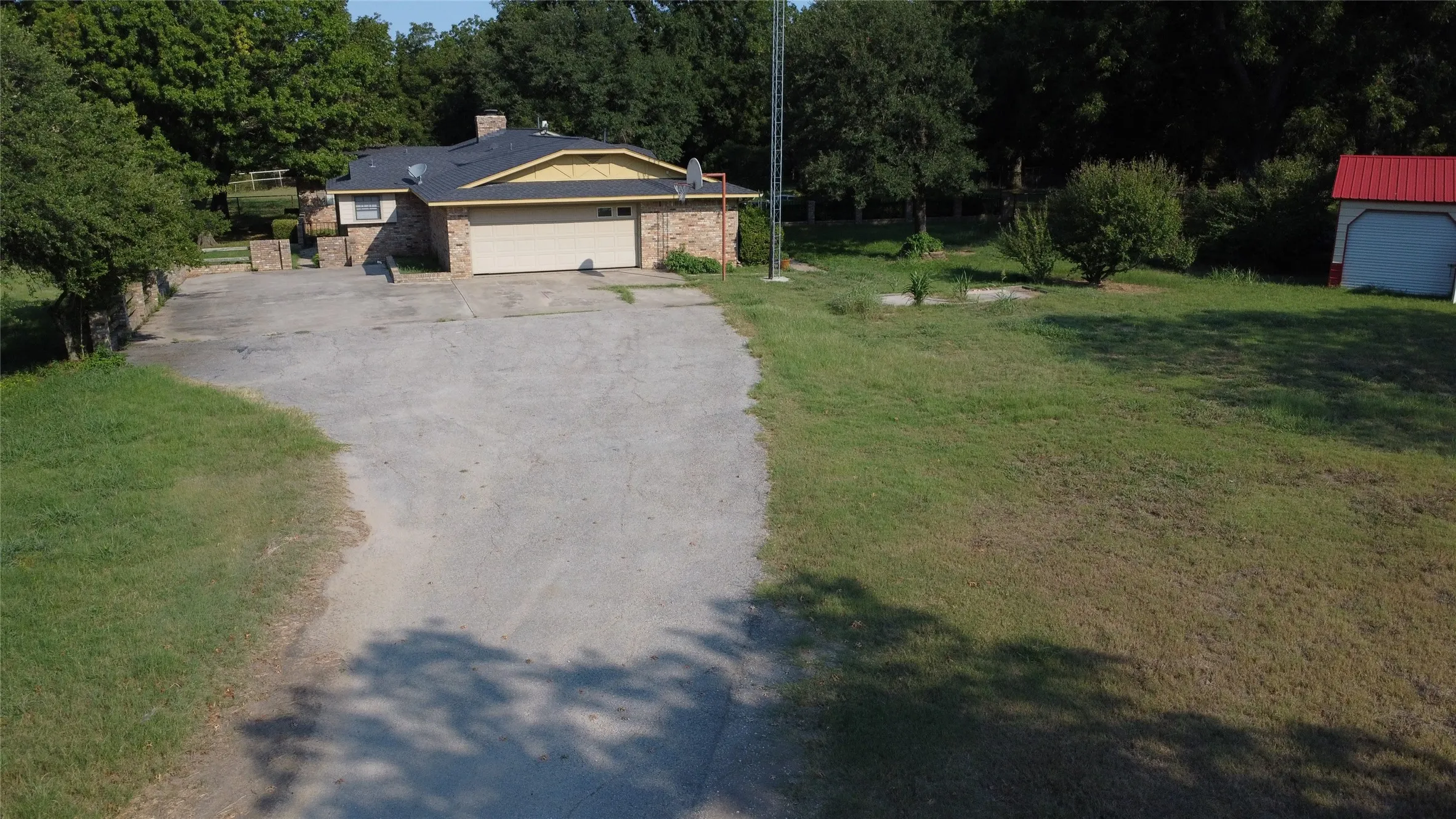 Single Family Residence For Sale in Cooke County , 2815 Fm 3092, Gainesville, Texas 76240, 3 Bedroom, 3 Bathroom, 2 Garage spaces, 2,237 Sqft, built in 1978, mls#21373249, Real Estate Agent in Gainesville, Homes For Sale in Cooke county, Homes For Sale in Gainesville, Realtor in Gainesville Texas, Real Estate Brokerage Independent Realty Texas, Luminita Cordes Realtor