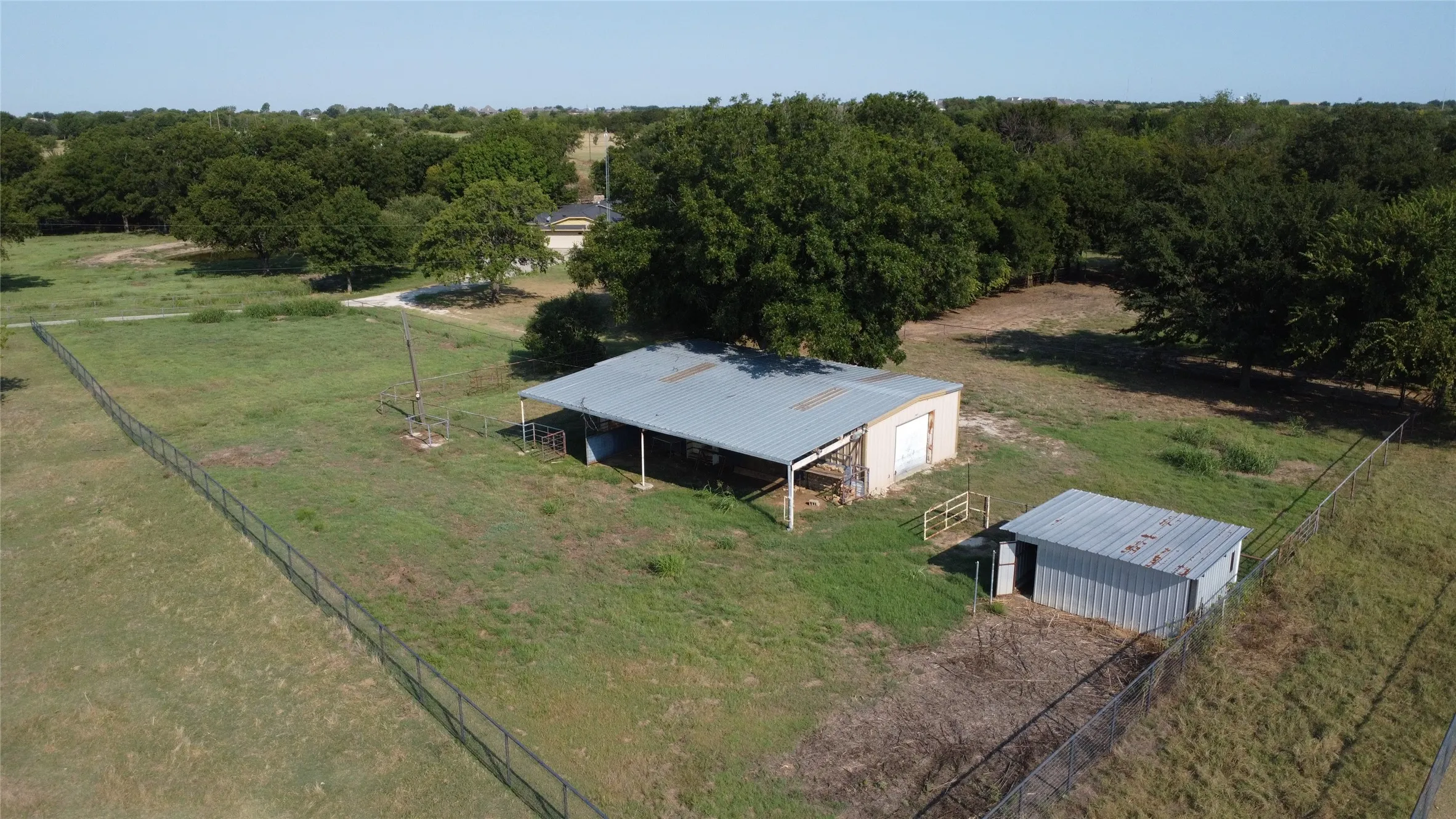 Single Family Residence For Sale in Cooke County , 2815 Fm 3092, Gainesville, Texas 76240, 3 Bedroom, 3 Bathroom, 2 Garage spaces, 2,237 Sqft, built in 1978, mls#21373249, Real Estate Agent in Gainesville, Homes For Sale in Cooke county, Homes For Sale in Gainesville, Realtor in Gainesville Texas, Real Estate Brokerage Independent Realty Texas, Luminita Cordes Realtor