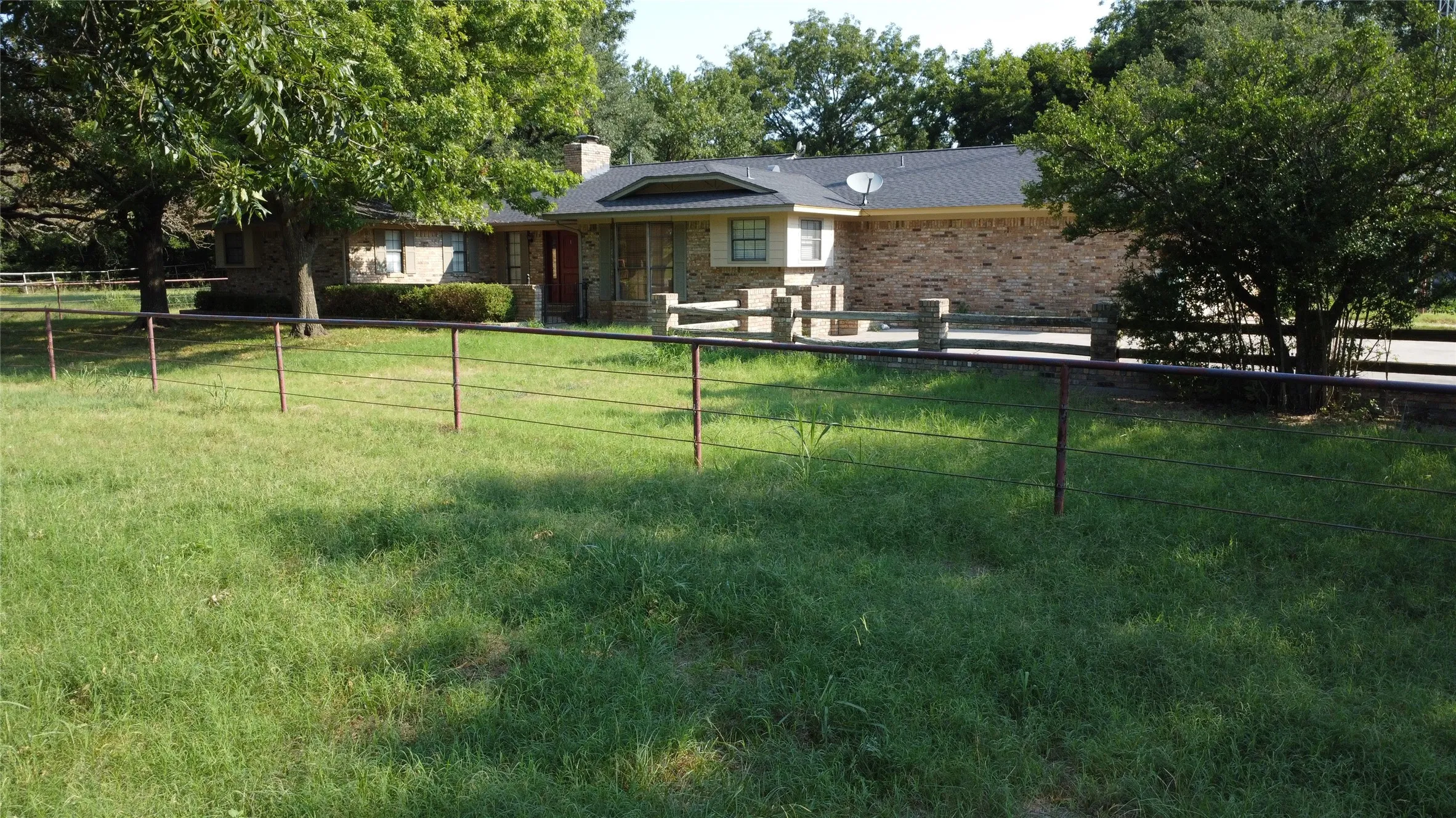 Single Family Residence For Sale in Cooke County , 2815 Fm 3092, Gainesville, Texas 76240, 3 Bedroom, 3 Bathroom, 2 Garage spaces, 2,237 Sqft, built in 1978, mls#21373249, Real Estate Agent in Gainesville, Homes For Sale in Cooke county, Homes For Sale in Gainesville, Realtor in Gainesville Texas, Real Estate Brokerage Independent Realty Texas, Luminita Cordes Realtor