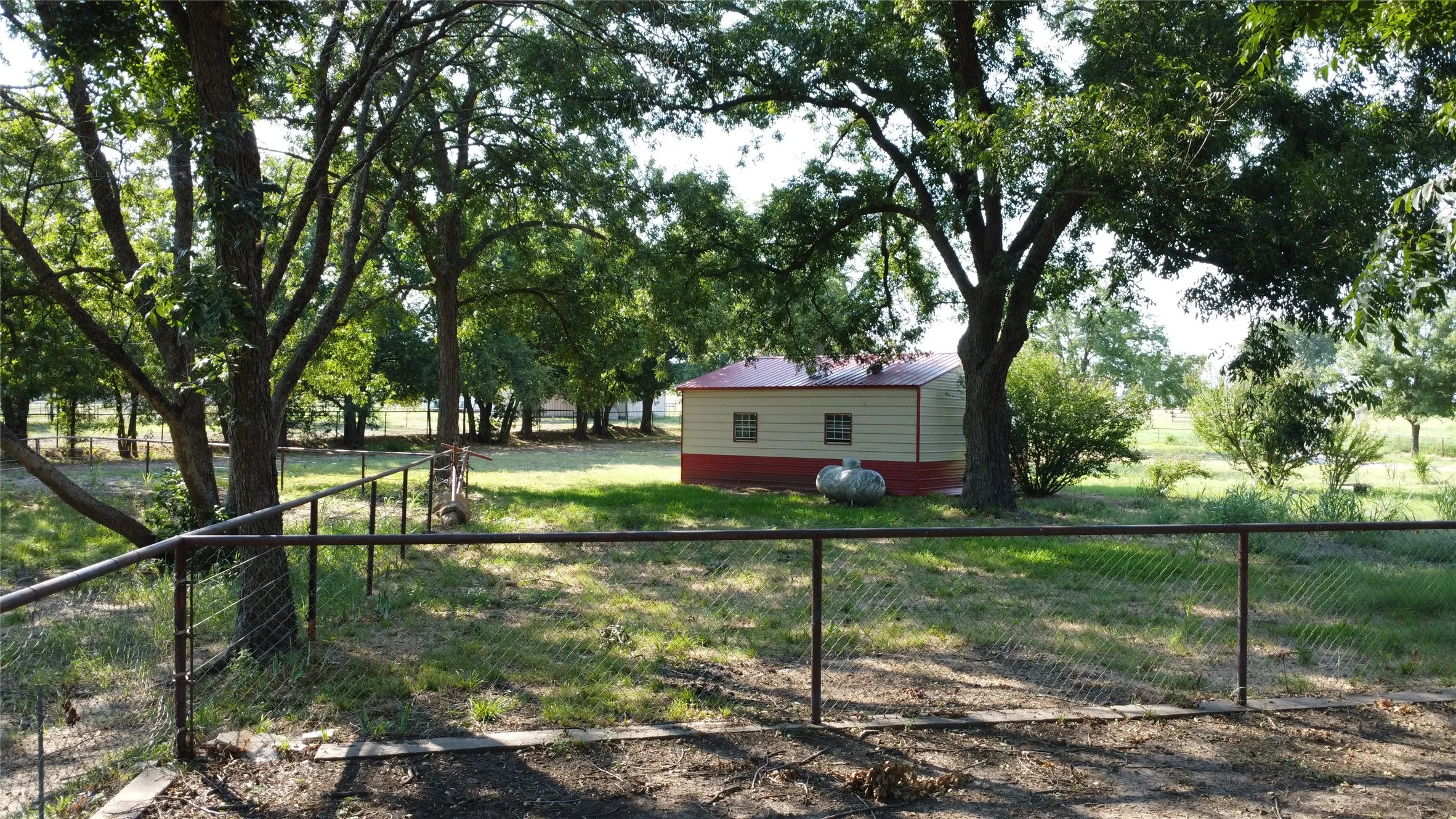 Single Family Residence For Sale in Cooke County , 2815 Fm 3092, Gainesville, Texas 76240, 3 Bedroom, 3 Bathroom, 2 Garage spaces, 2,237 Sqft, built in 1978, mls#21373249, Real Estate Agent in Gainesville, Homes For Sale in Cooke county, Homes For Sale in Gainesville, Realtor in Gainesville Texas, Real Estate Brokerage Independent Realty Texas, Luminita Cordes Realtor