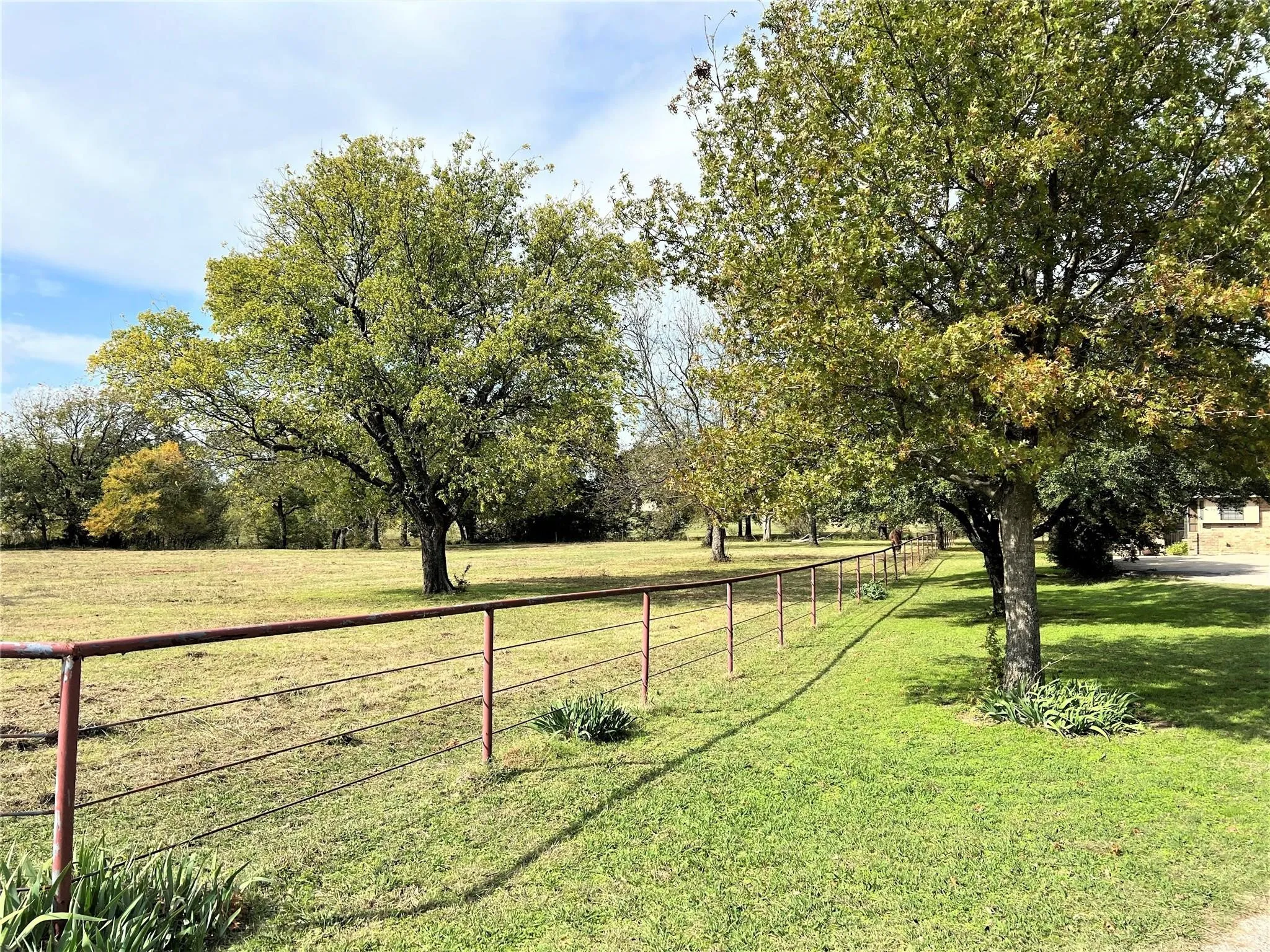 Single Family Residence For Sale in Cooke County , 2815 Fm 3092, Gainesville, Texas 76240, 3 Bedroom, 3 Bathroom, 2 Garage spaces, 2,237 Sqft, built in 1978, mls#21373249, Real Estate Agent in Gainesville, Homes For Sale in Cooke county, Homes For Sale in Gainesville, Realtor in Gainesville Texas, Real Estate Brokerage Independent Realty Texas, Luminita Cordes Realtor