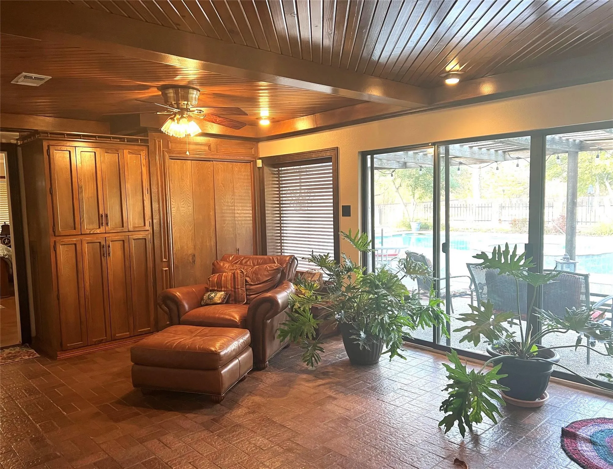 Single Family Residence For Sale in Cooke County , 2815 Fm 3092, Gainesville, Texas 76240, 3 Bedroom, 3 Bathroom, 2 Garage spaces, 2,237 Sqft, built in 1978, mls#21373249, Real Estate Agent in Gainesville, Homes For Sale in Cooke county, Homes For Sale in Gainesville, Realtor in Gainesville Texas, Real Estate Brokerage Independent Realty Texas, Luminita Cordes Realtor