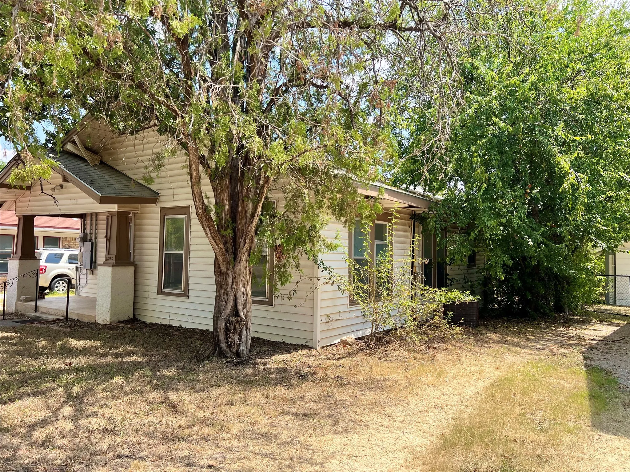 Single Family Residence For Sale in Brown County , 2202 Avenue E, Brownwood, Texas 76801, 2 Bedroom, 1 Bathroom, 1 Garage spaces, 904 Sqft, built in 0, mls#21371701, Real Estate Agent in Brownwood, Homes For Sale in Brown county, Homes For Sale in Brownwood, Realtor in Brownwood Texas, Real Estate Brokerage Independent Realty Texas, Luminita Cordes Realtor
