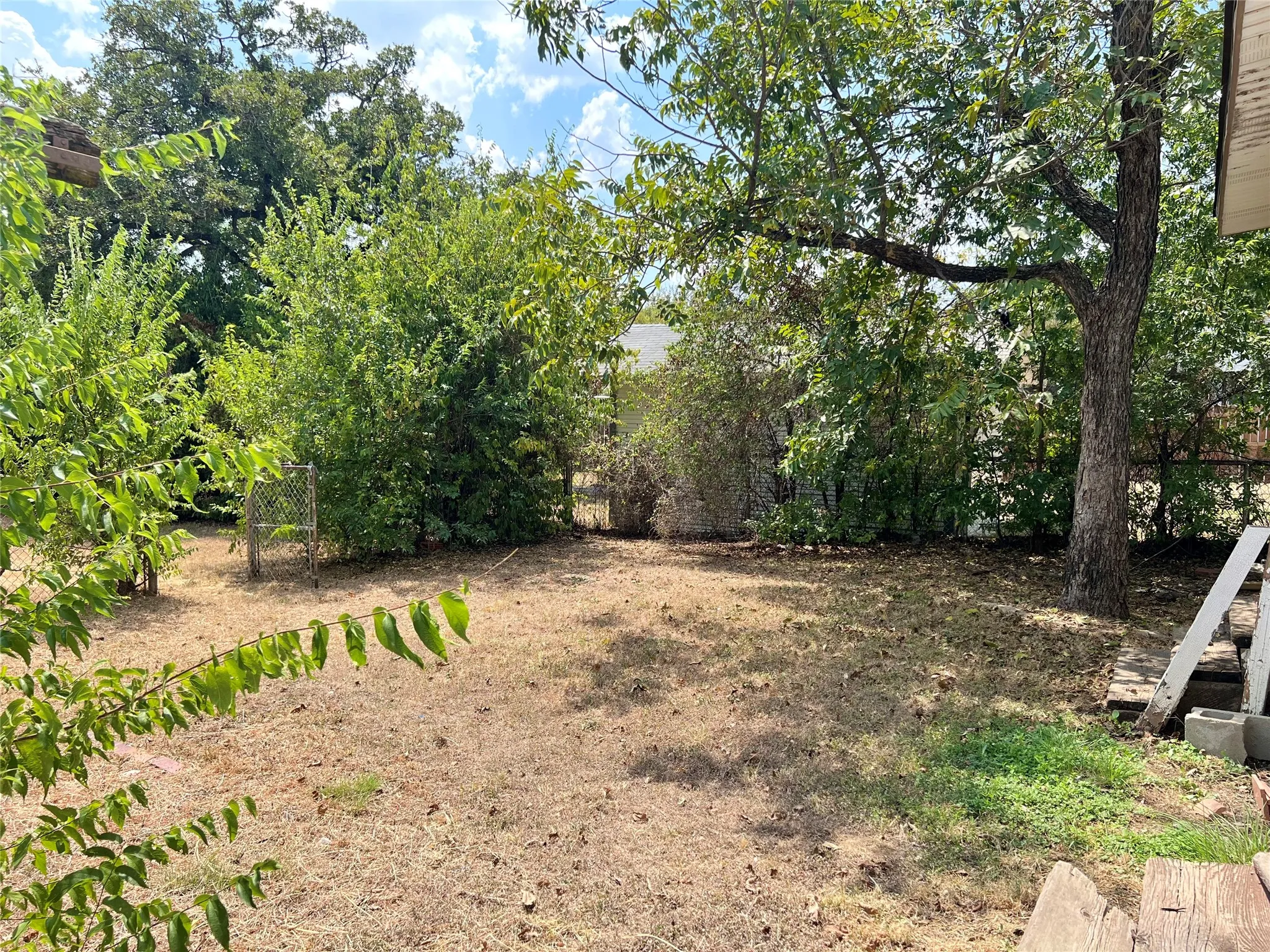 Single Family Residence For Sale in Brown County , 2202 Avenue E, Brownwood, Texas 76801, 2 Bedroom, 1 Bathroom, 1 Garage spaces, 904 Sqft, built in 0, mls#21371701, Real Estate Agent in Brownwood, Homes For Sale in Brown county, Homes For Sale in Brownwood, Realtor in Brownwood Texas, Real Estate Brokerage Independent Realty Texas, Luminita Cordes Realtor