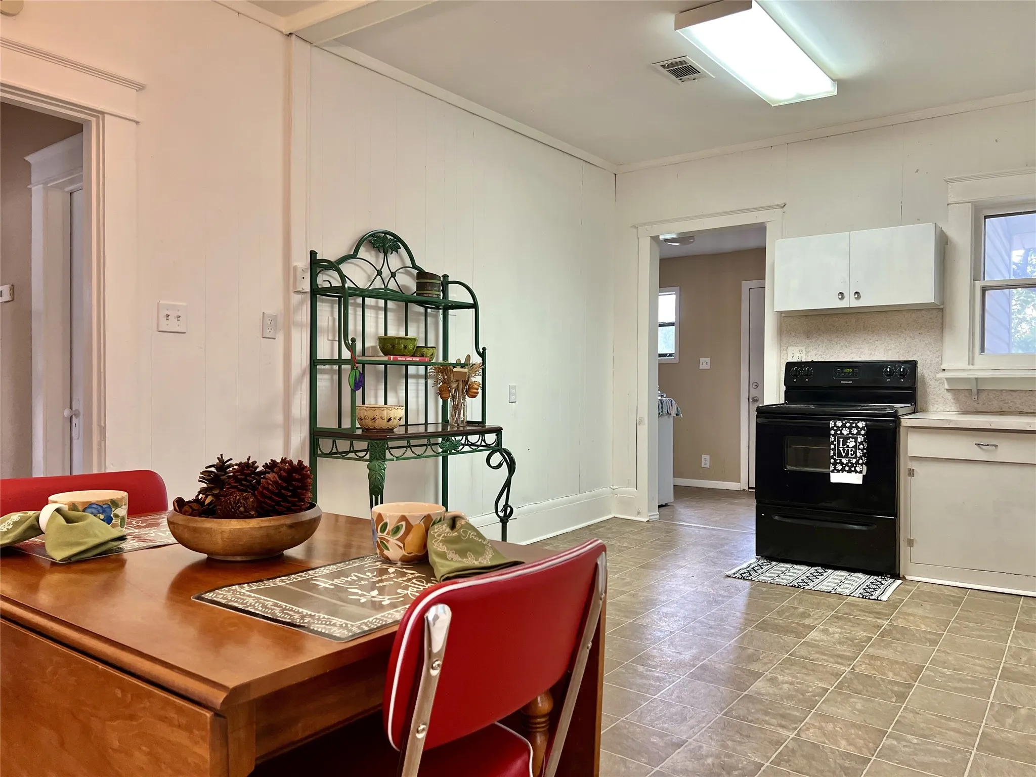 Single Family Residence For Sale in Brown County , 2202 Avenue E, Brownwood, Texas 76801, 2 Bedroom, 1 Bathroom, 1 Garage spaces, 904 Sqft, built in 0, mls#21371701, Real Estate Agent in Brownwood, Homes For Sale in Brown county, Homes For Sale in Brownwood, Realtor in Brownwood Texas, Real Estate Brokerage Independent Realty Texas, Luminita Cordes Realtor