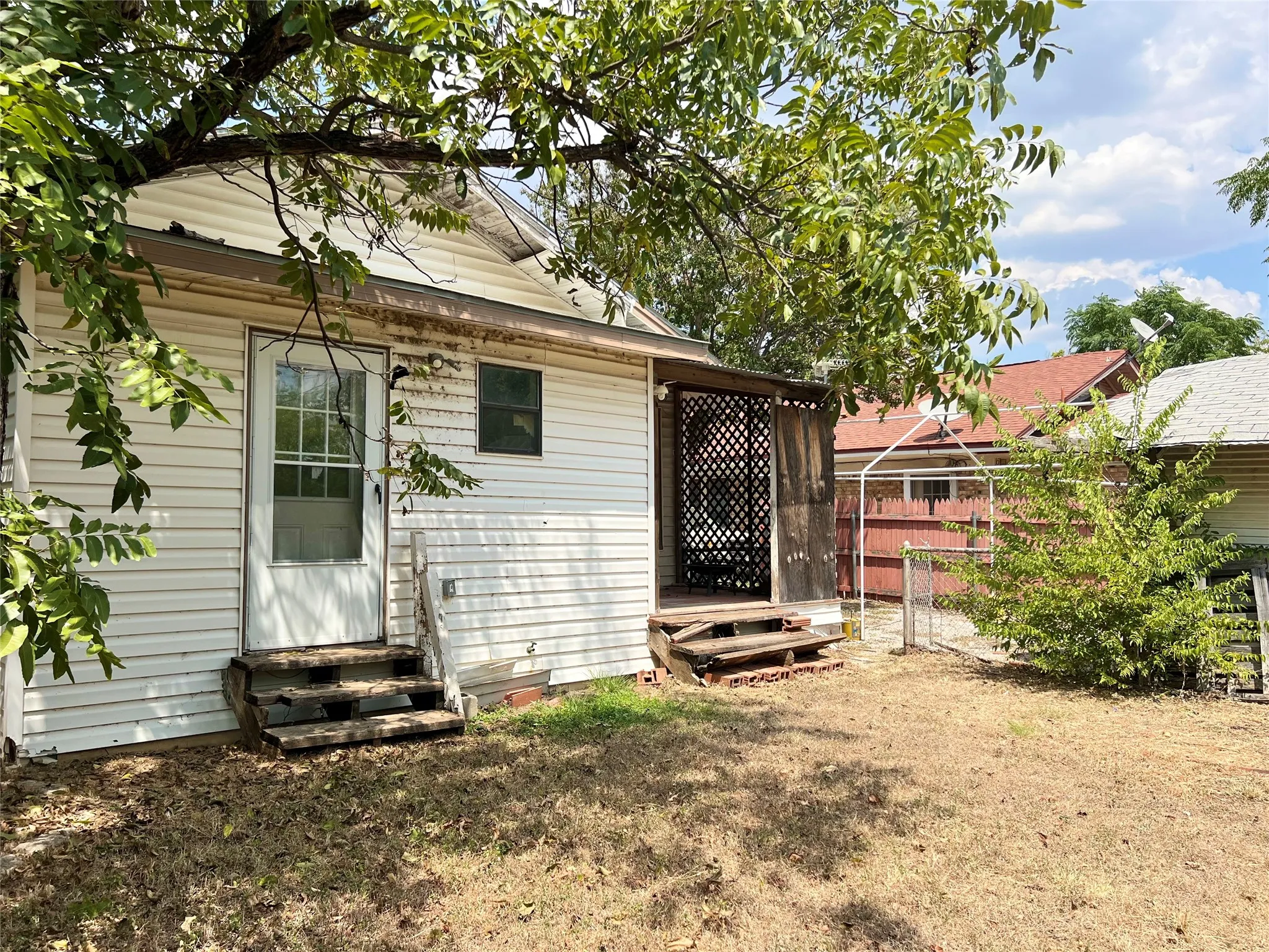 Single Family Residence For Sale in Brown County , 2202 Avenue E, Brownwood, Texas 76801, 2 Bedroom, 1 Bathroom, 1 Garage spaces, 904 Sqft, built in 0, mls#21371701, Real Estate Agent in Brownwood, Homes For Sale in Brown county, Homes For Sale in Brownwood, Realtor in Brownwood Texas, Real Estate Brokerage Independent Realty Texas, Luminita Cordes Realtor