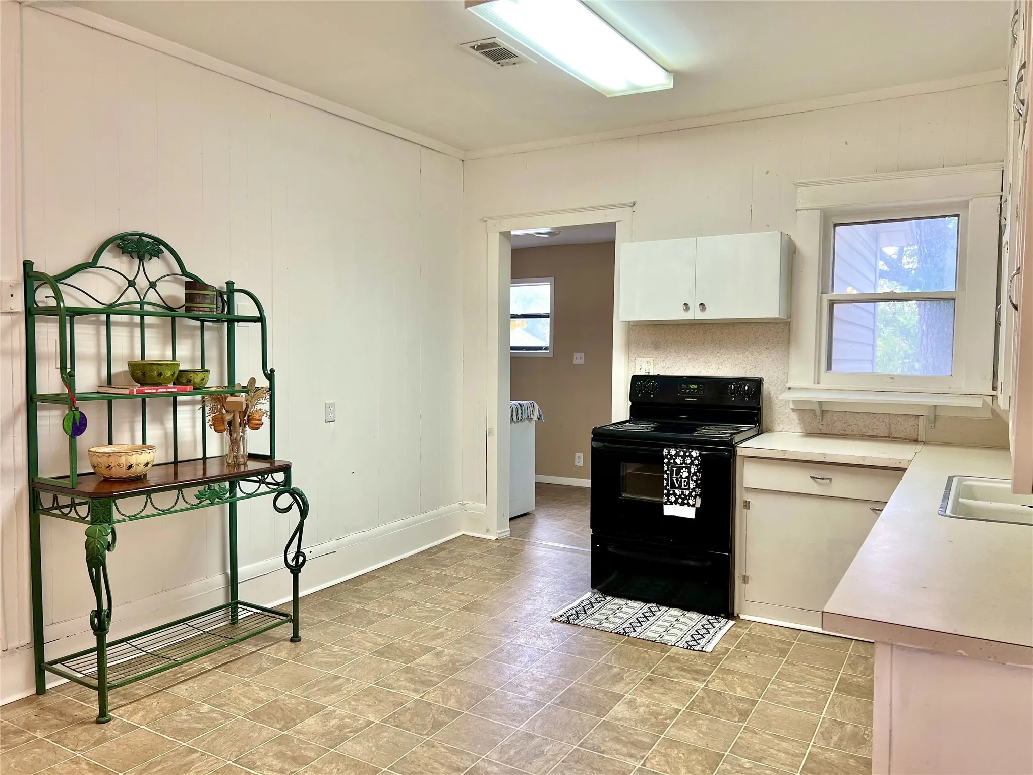 Single Family Residence For Sale in Brown County , 2202 Avenue E, Brownwood, Texas 76801, 2 Bedroom, 1 Bathroom, 1 Garage spaces, 904 Sqft, built in 0, mls#21371701, Real Estate Agent in Brownwood, Homes For Sale in Brown county, Homes For Sale in Brownwood, Realtor in Brownwood Texas, Real Estate Brokerage Independent Realty Texas, Luminita Cordes Realtor