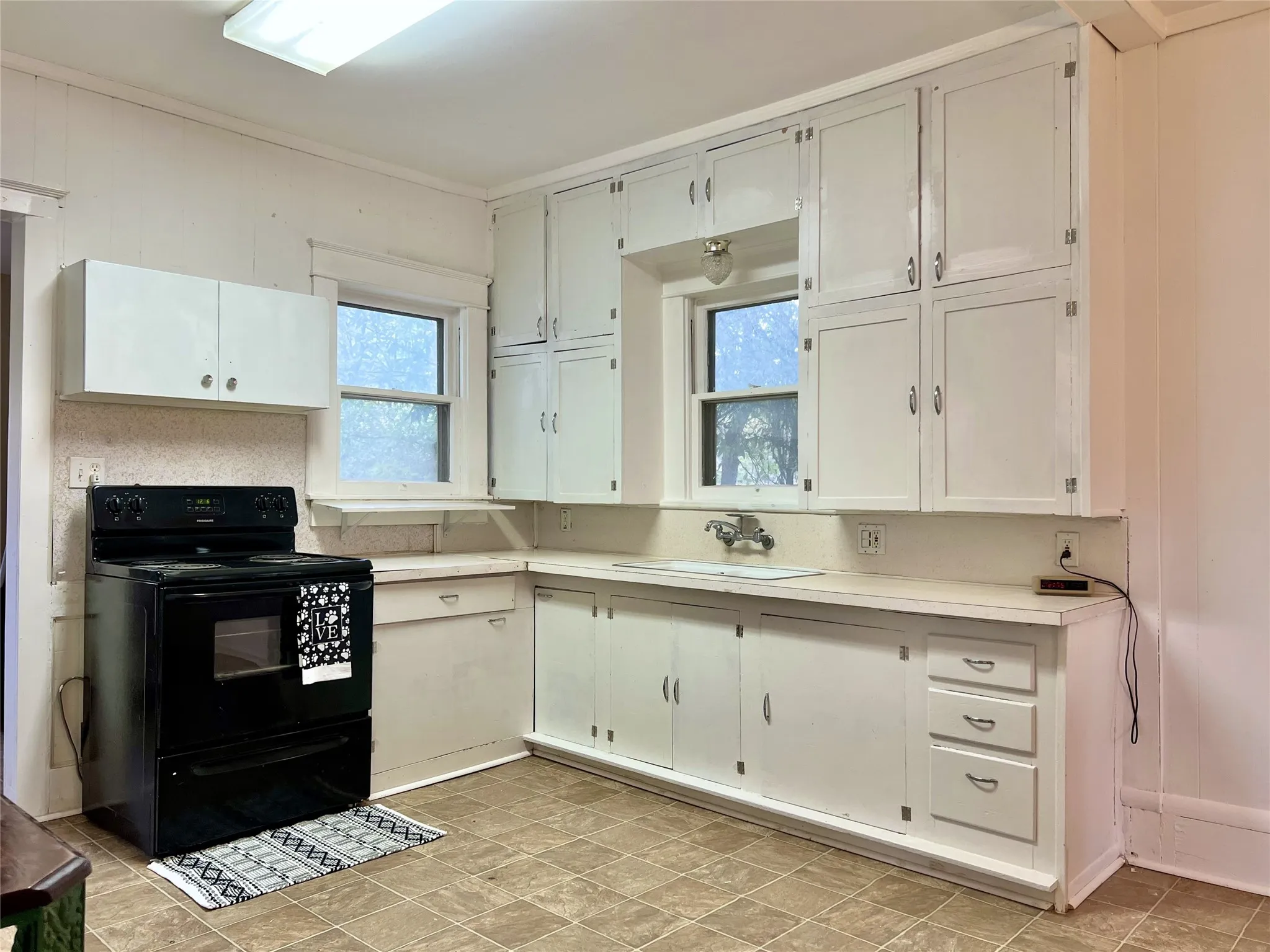 Single Family Residence For Sale in Brown County , 2202 Avenue E, Brownwood, Texas 76801, 2 Bedroom, 1 Bathroom, 1 Garage spaces, 904 Sqft, built in 0, mls#21371701, Real Estate Agent in Brownwood, Homes For Sale in Brown county, Homes For Sale in Brownwood, Realtor in Brownwood Texas, Real Estate Brokerage Independent Realty Texas, Luminita Cordes Realtor